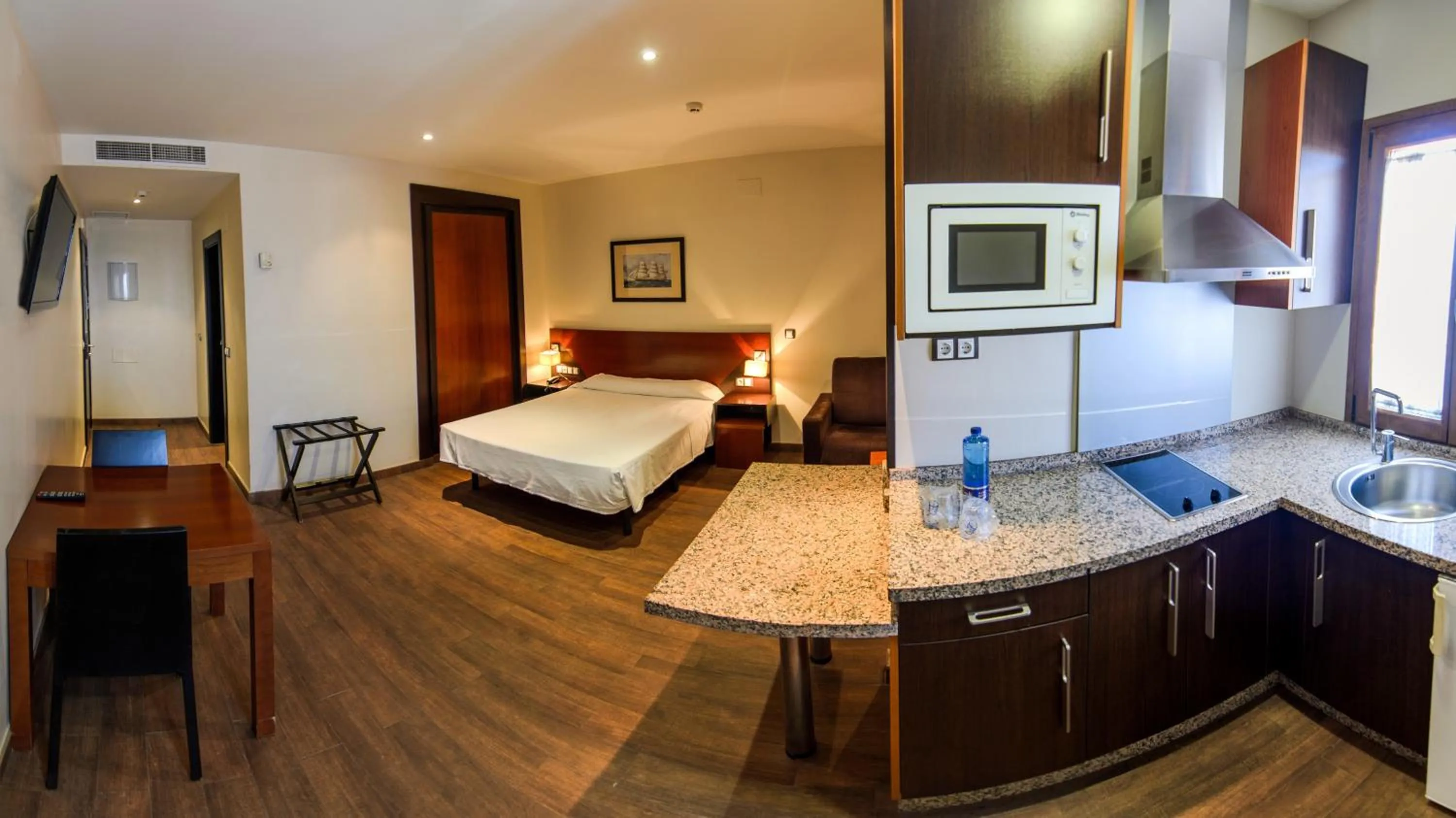 Photo of the whole room in Hotel Apartamento Martín Alonso Pinzón