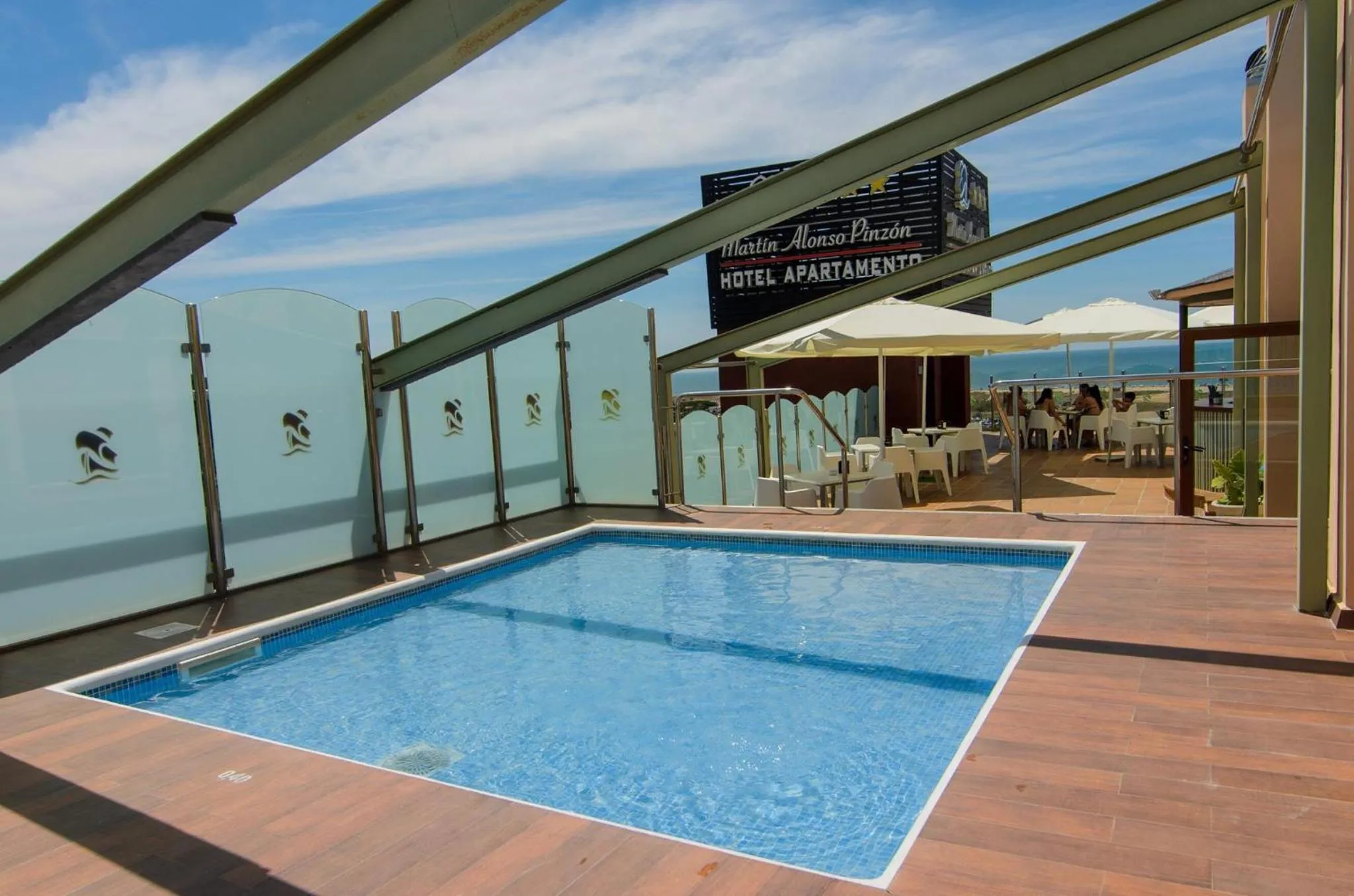 Swimming pool in Hotel Apartamento Martín Alonso Pinzón