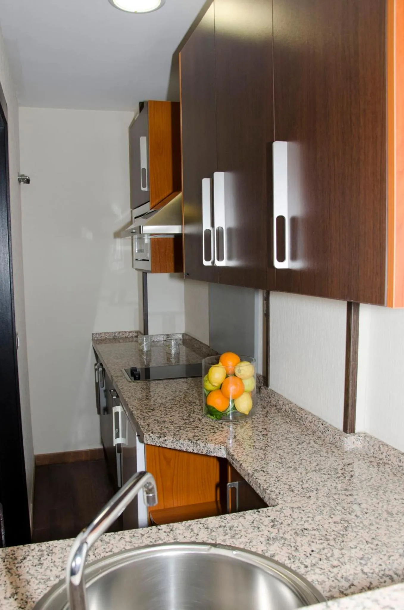 Communal kitchen in Hotel Apartamento Martín Alonso Pinzón