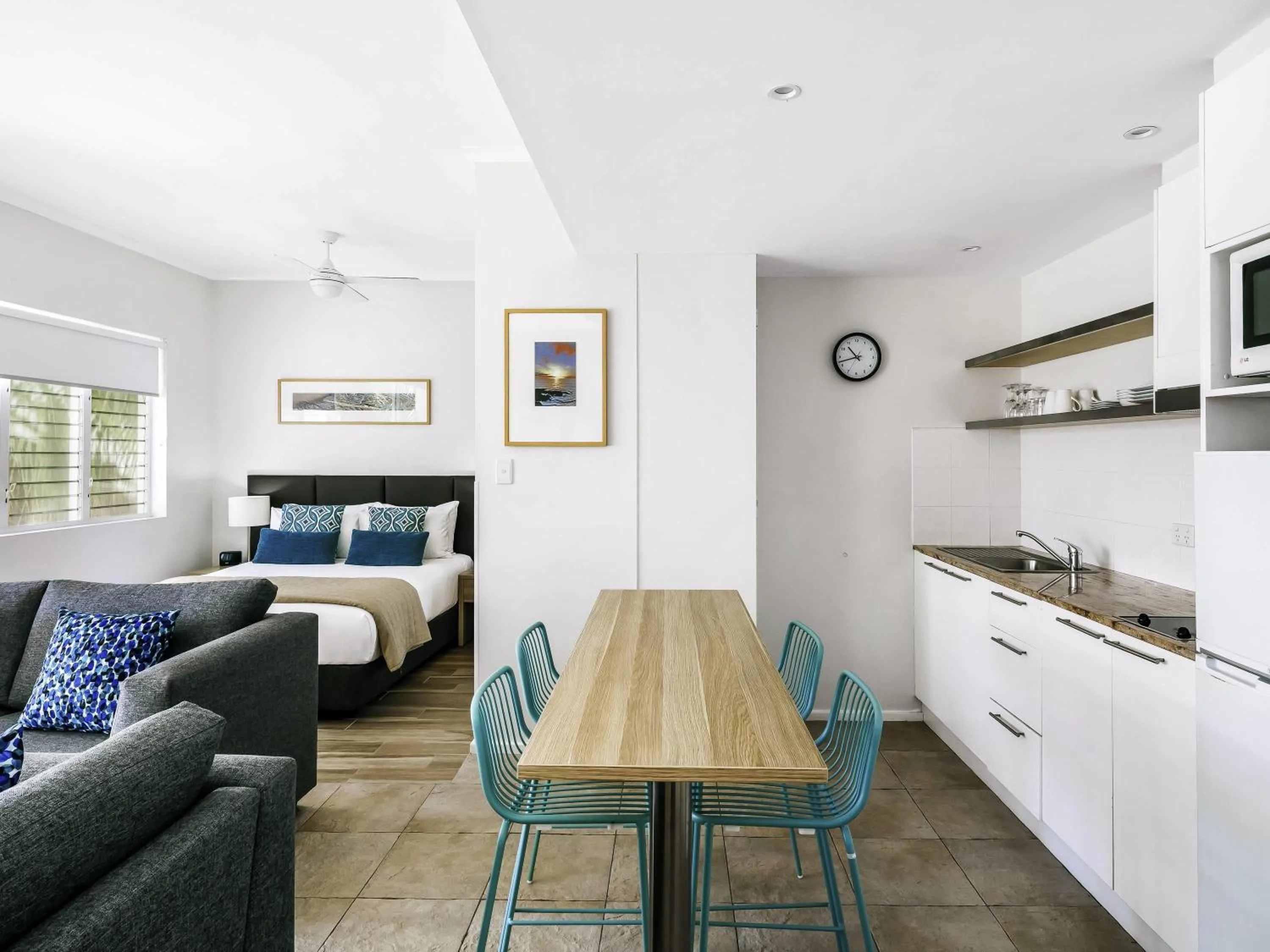 Bedroom, Bed in Mantra PortSea