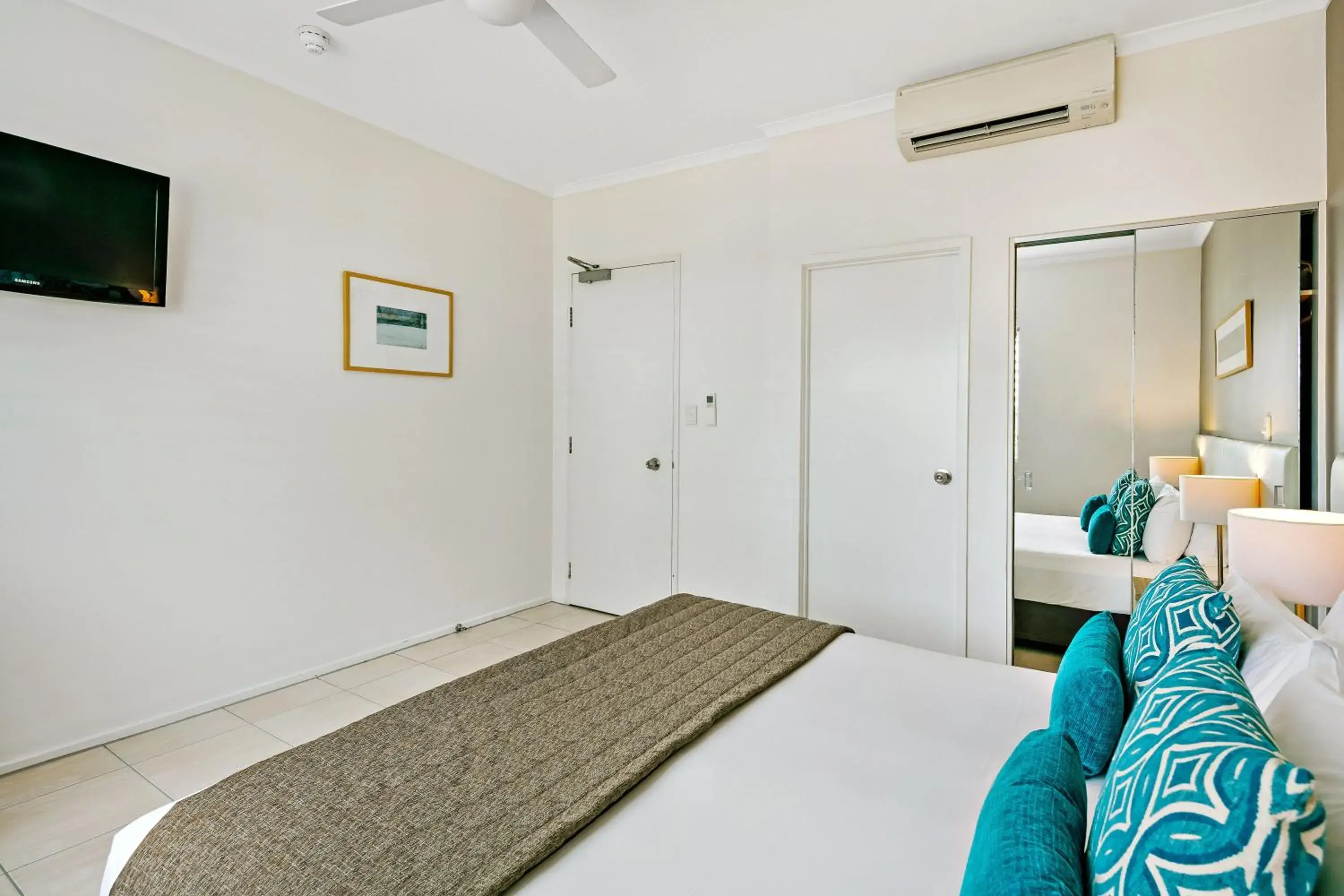 Double or Twin Room in Mantra PortSea Double or Twin Room in Mantra PortSea