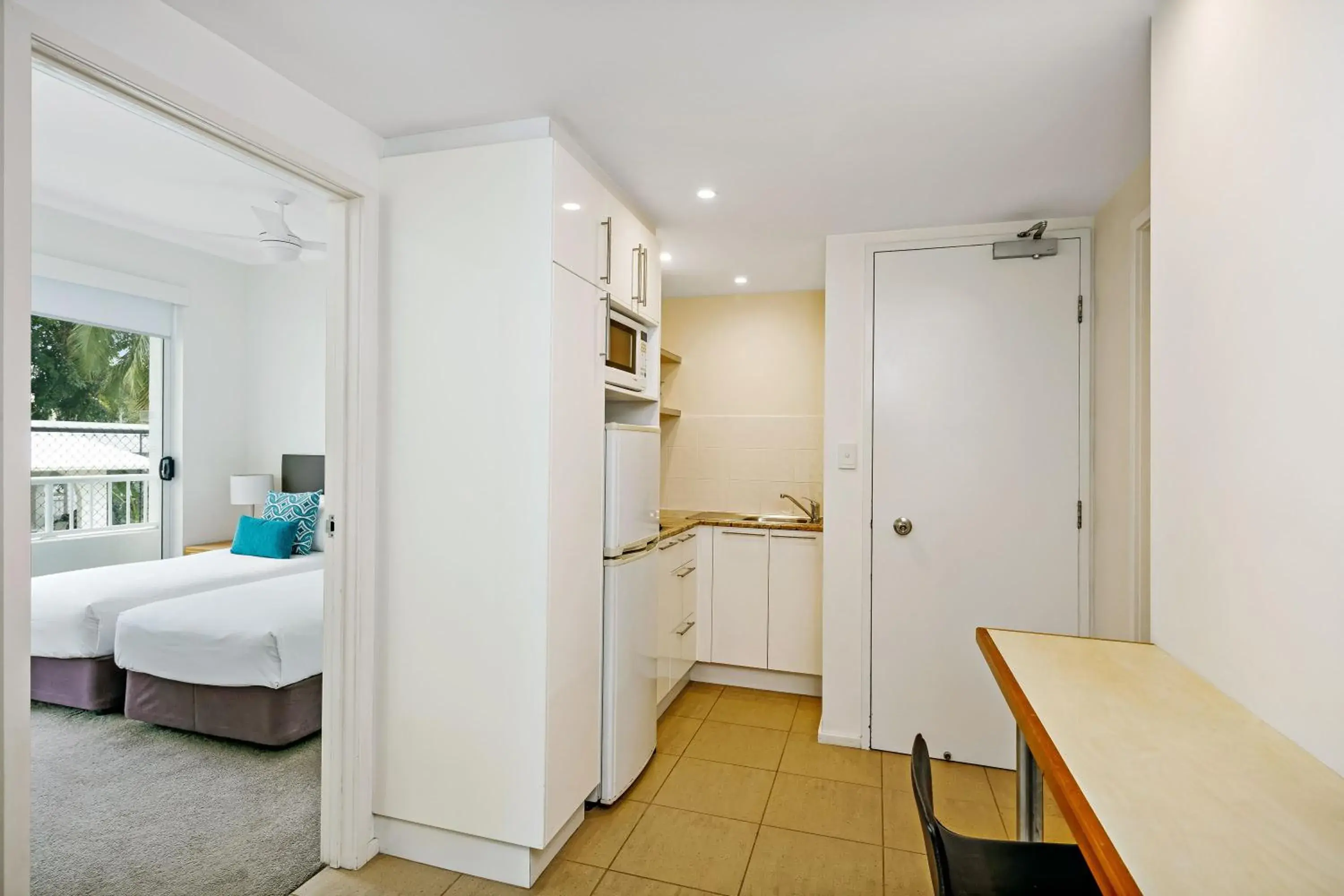 Kitchen or kitchenette, Bed in Mantra PortSea Kitchen or kitchenette, Bed in Mantra PortSea