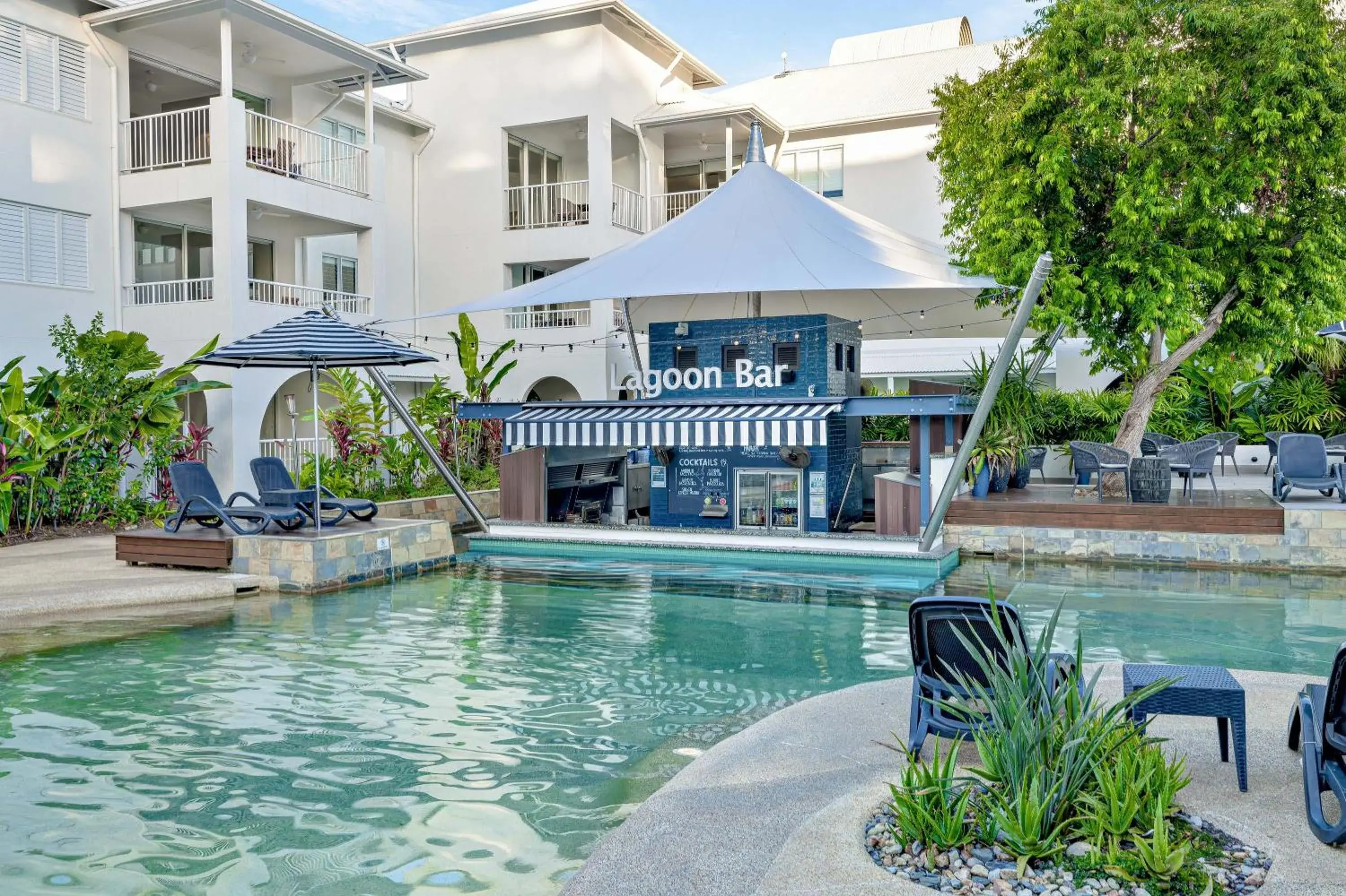 Lounge or bar in Mantra PortSea Lounge or bar in Mantra PortSea