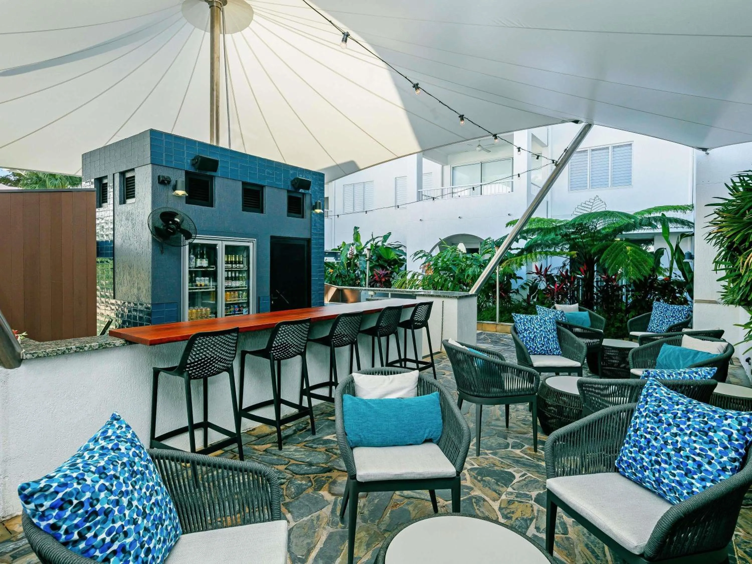 Lounge or bar in Mantra PortSea