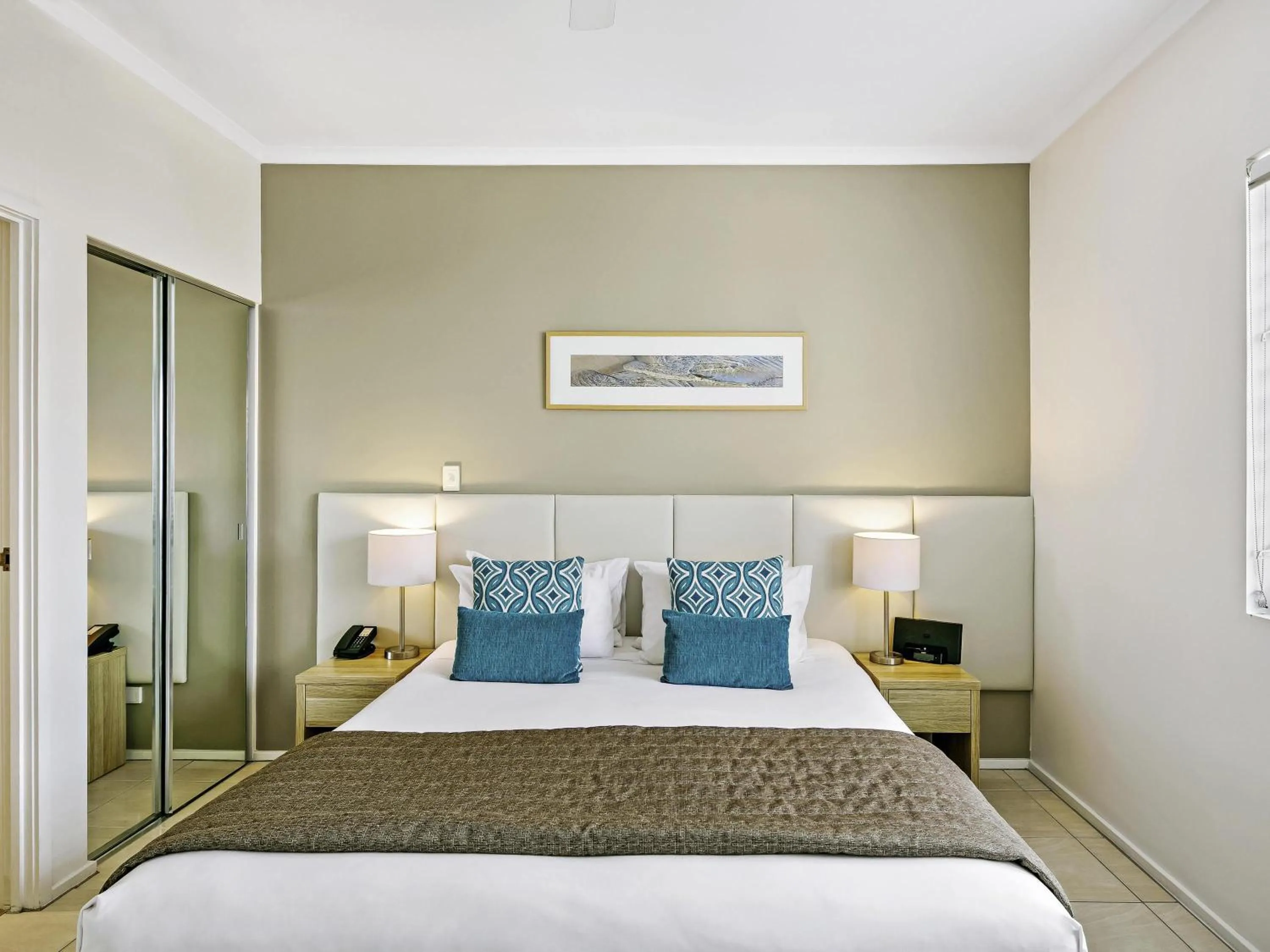 Bedroom, Bed in Mantra PortSea