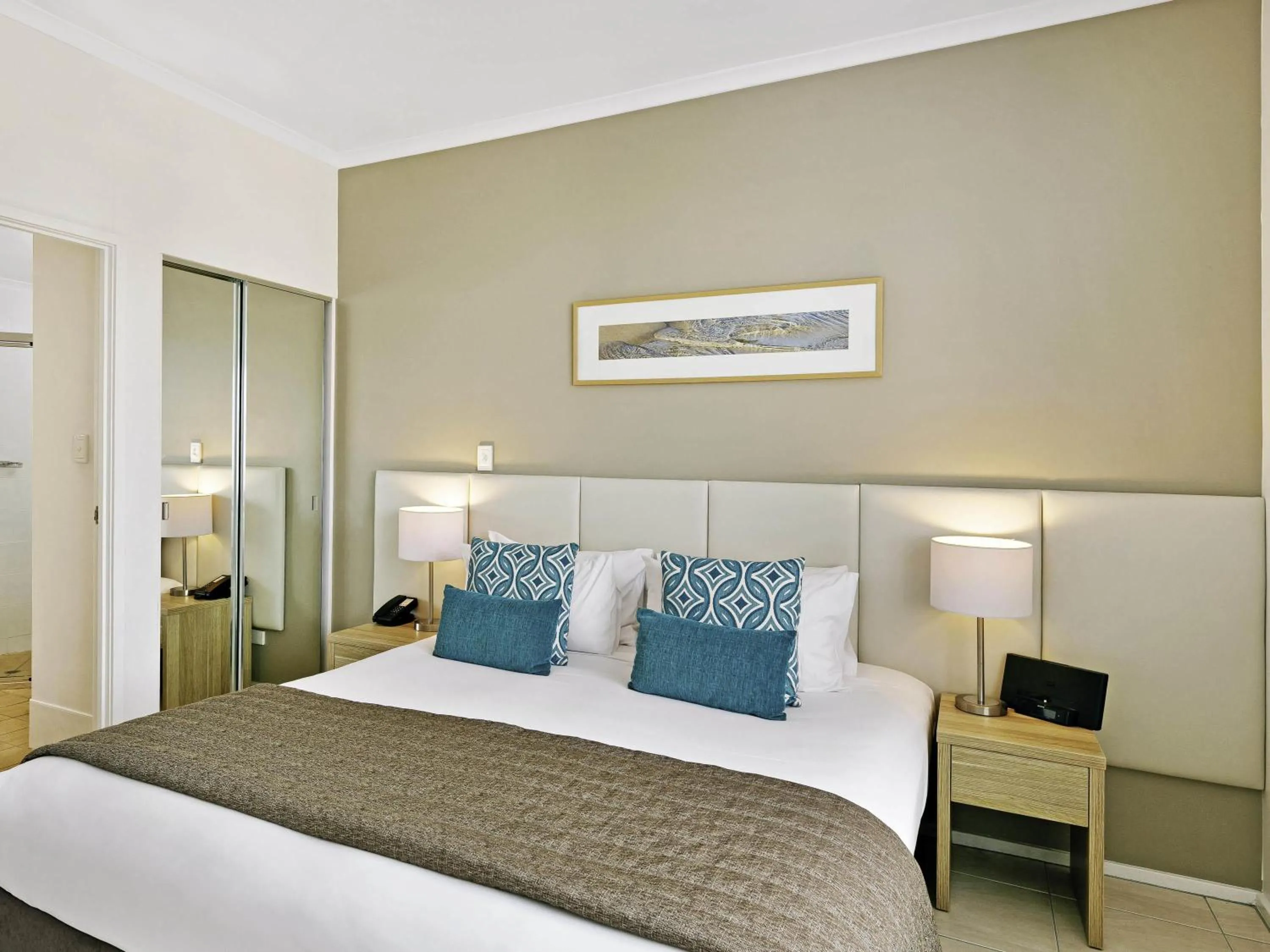 Bedroom, Bed in Mantra PortSea