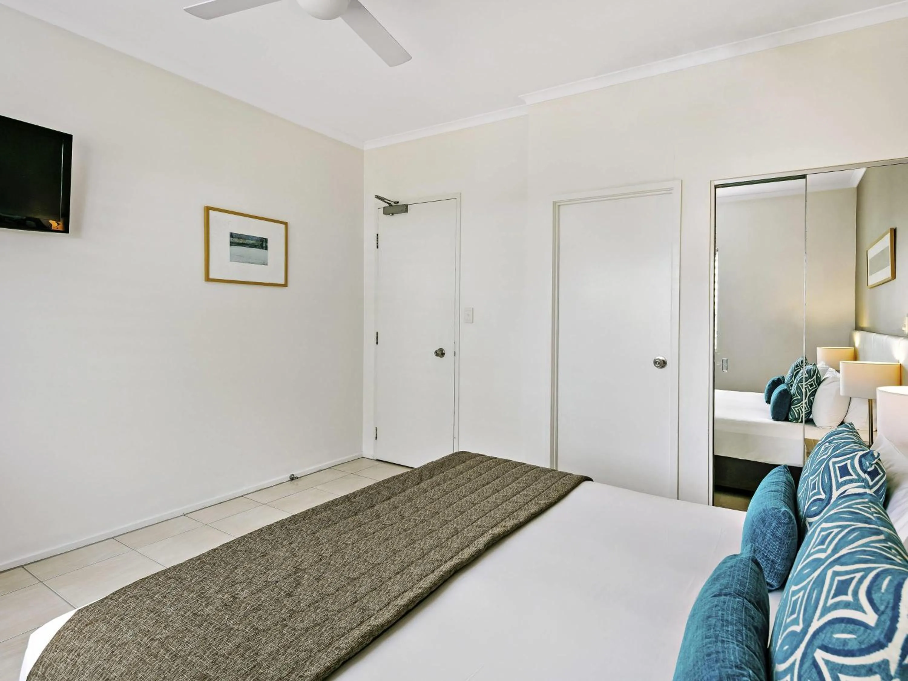 Bedroom, Bed in Mantra PortSea