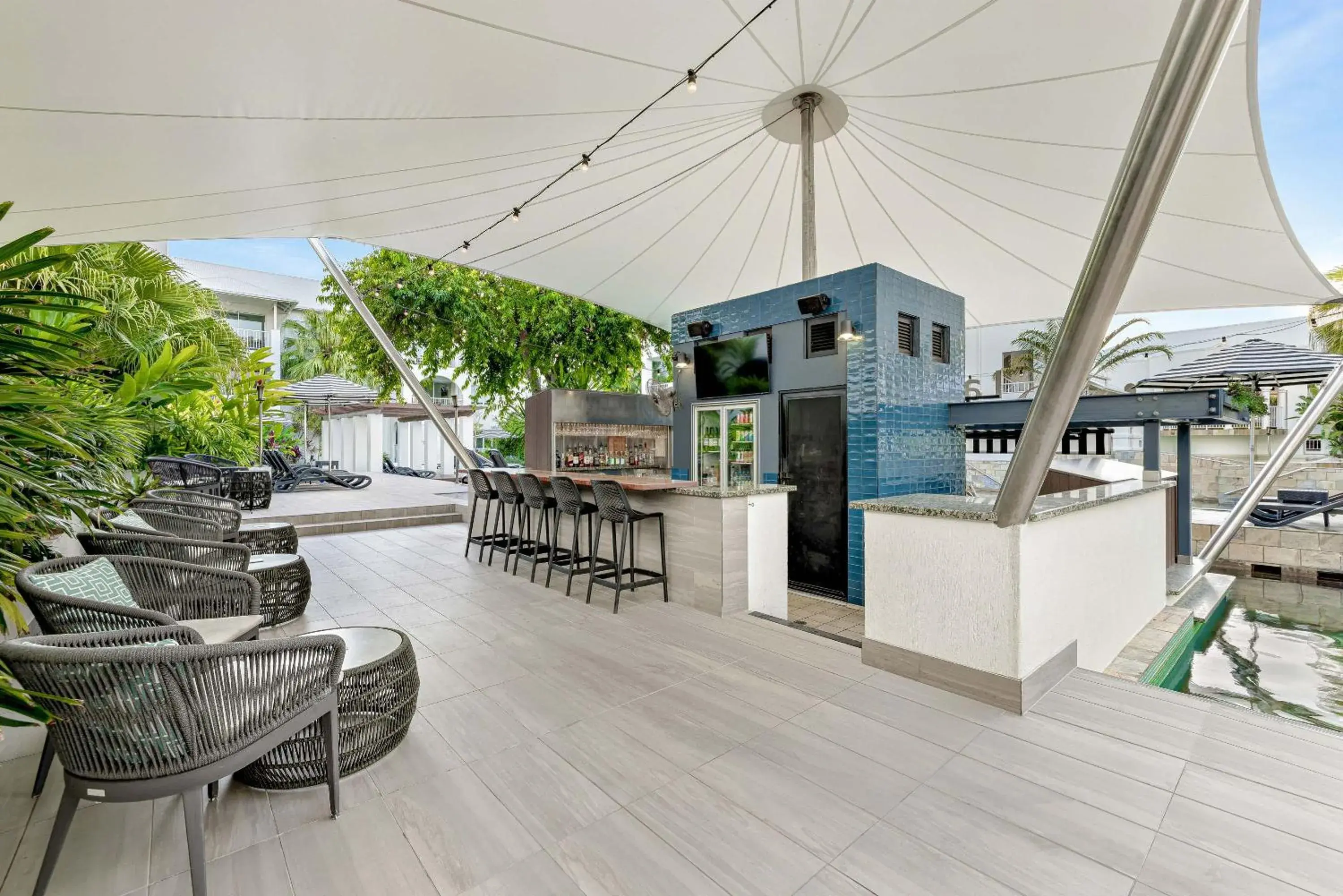 Lounge or bar in Mantra PortSea Lounge or bar in Mantra PortSea