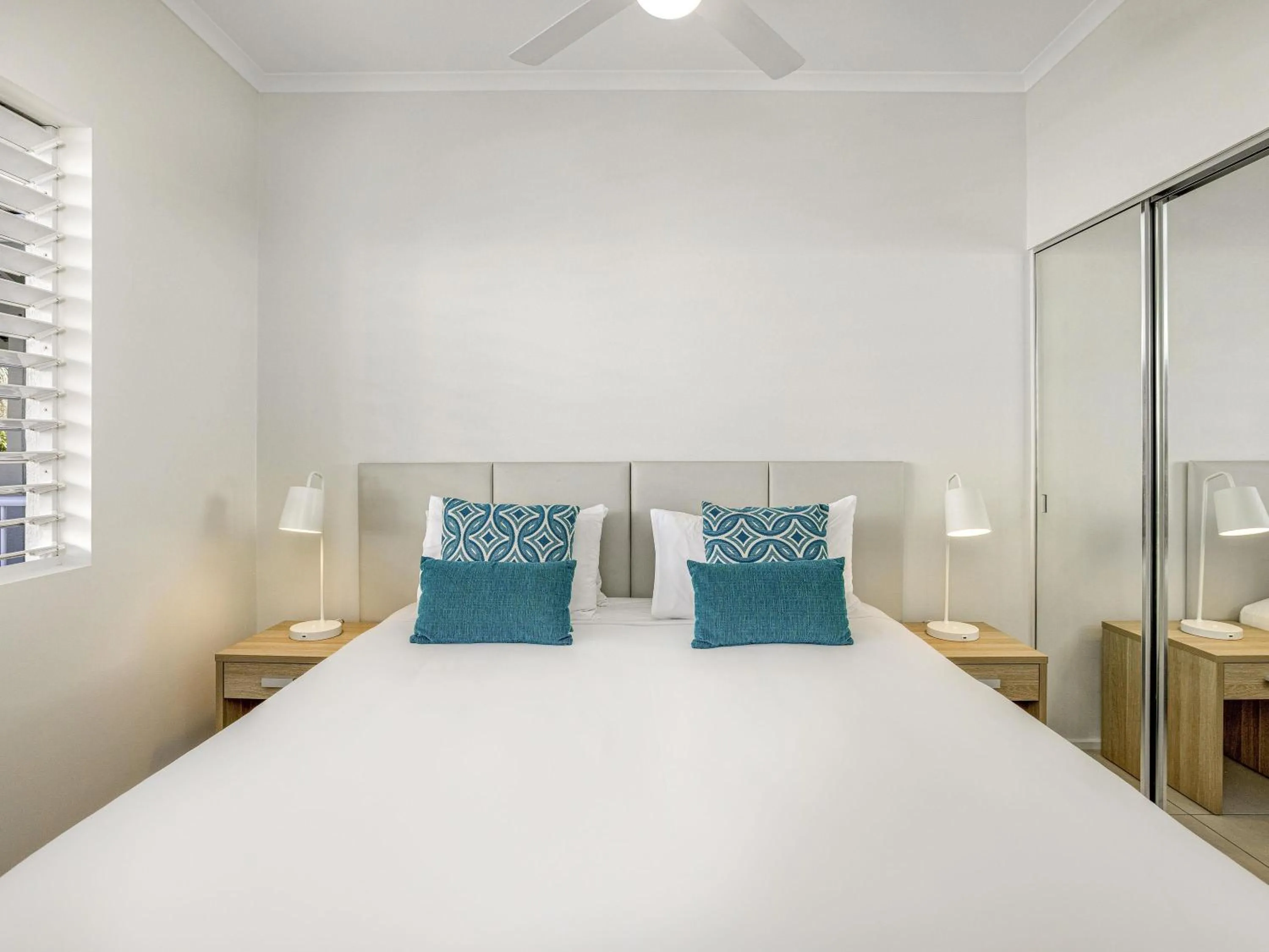 Bedroom, Bed in Mantra PortSea