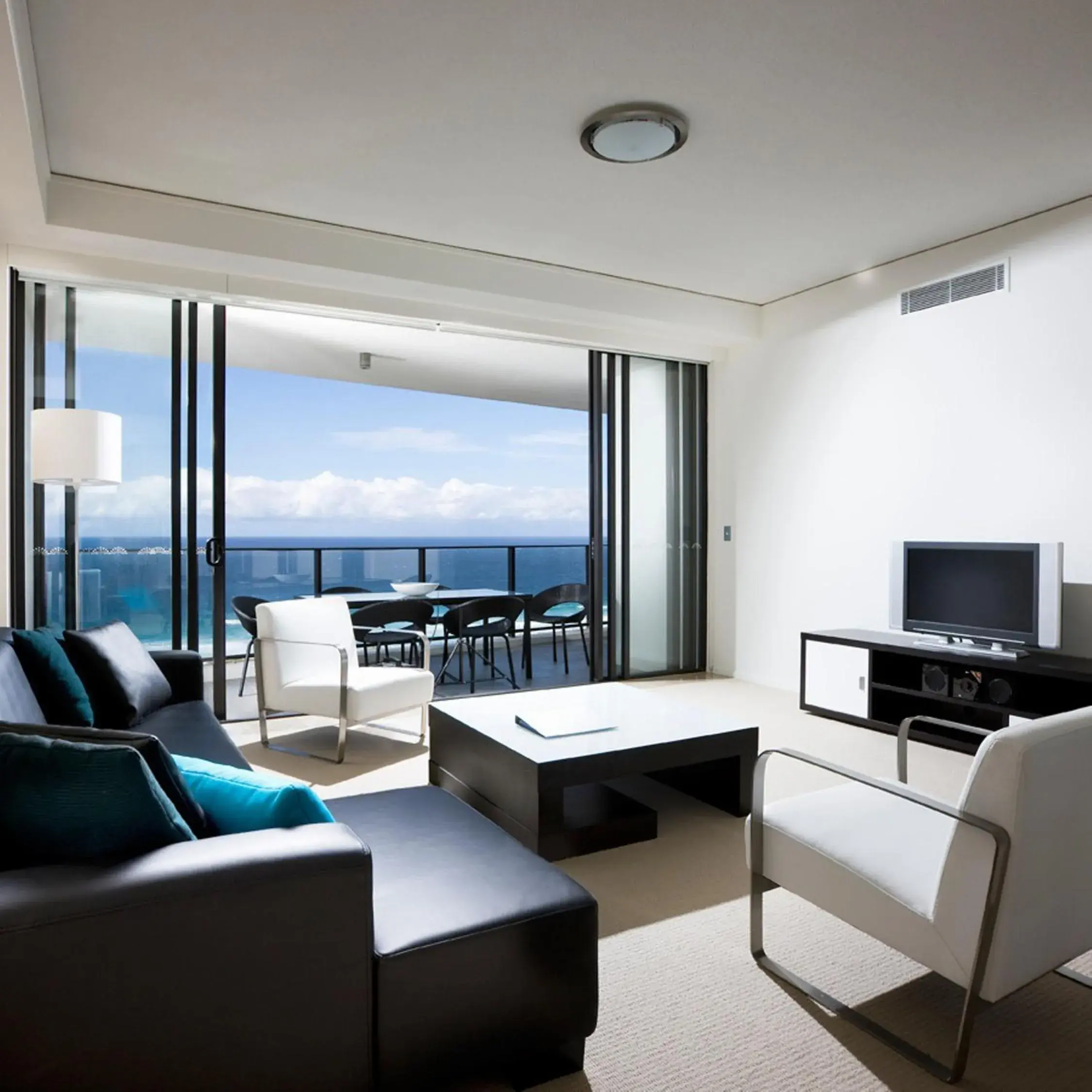 Two-Bedroom Apartment with Ocean View in Mantra Sierra Grand Two-Bedroom Apartment with Ocean View in Mantra Sierra Grand