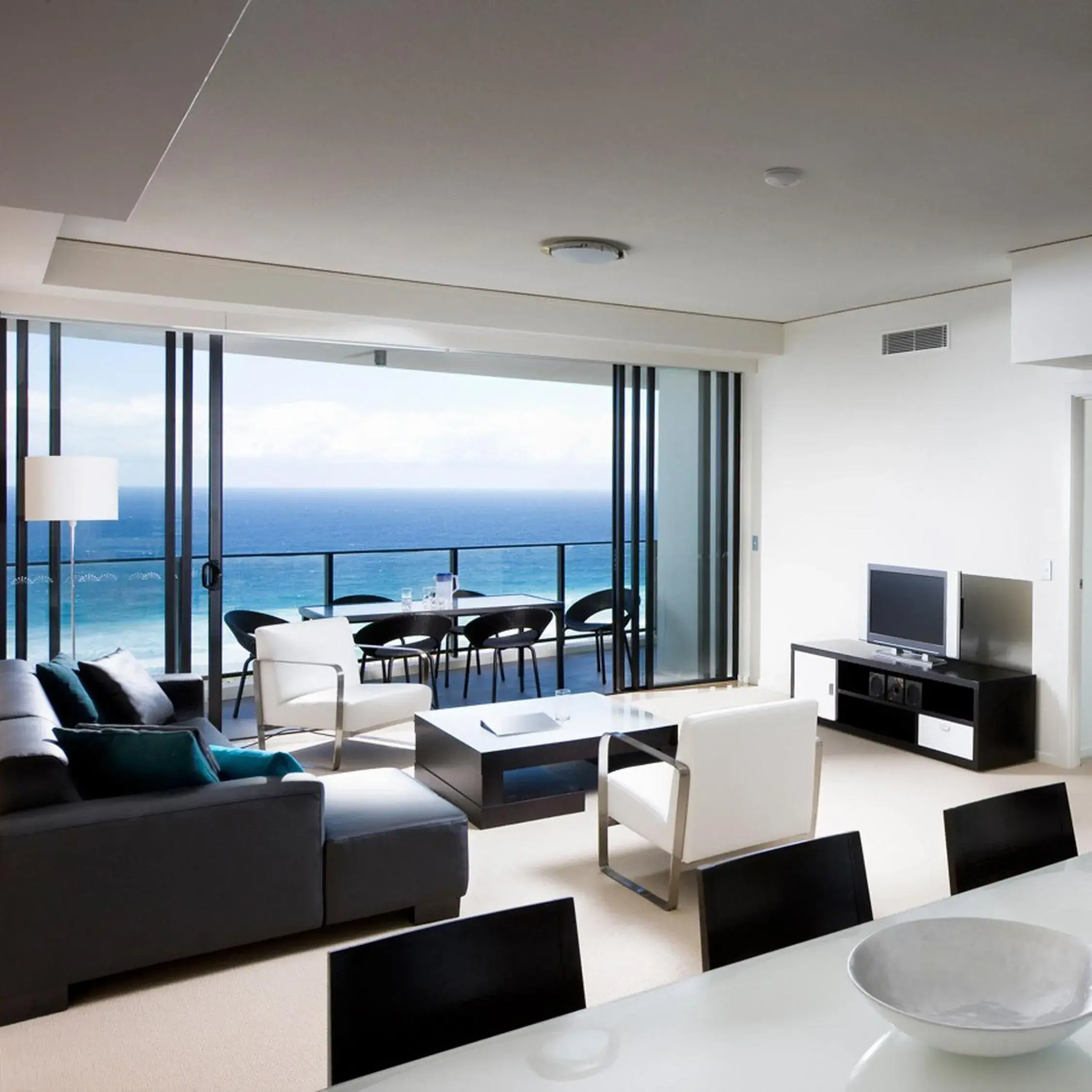 Three-Bedroom Apartment with Ocean View in Mantra Sierra Grand Three-Bedroom Apartment with Ocean View in Mantra Sierra Grand