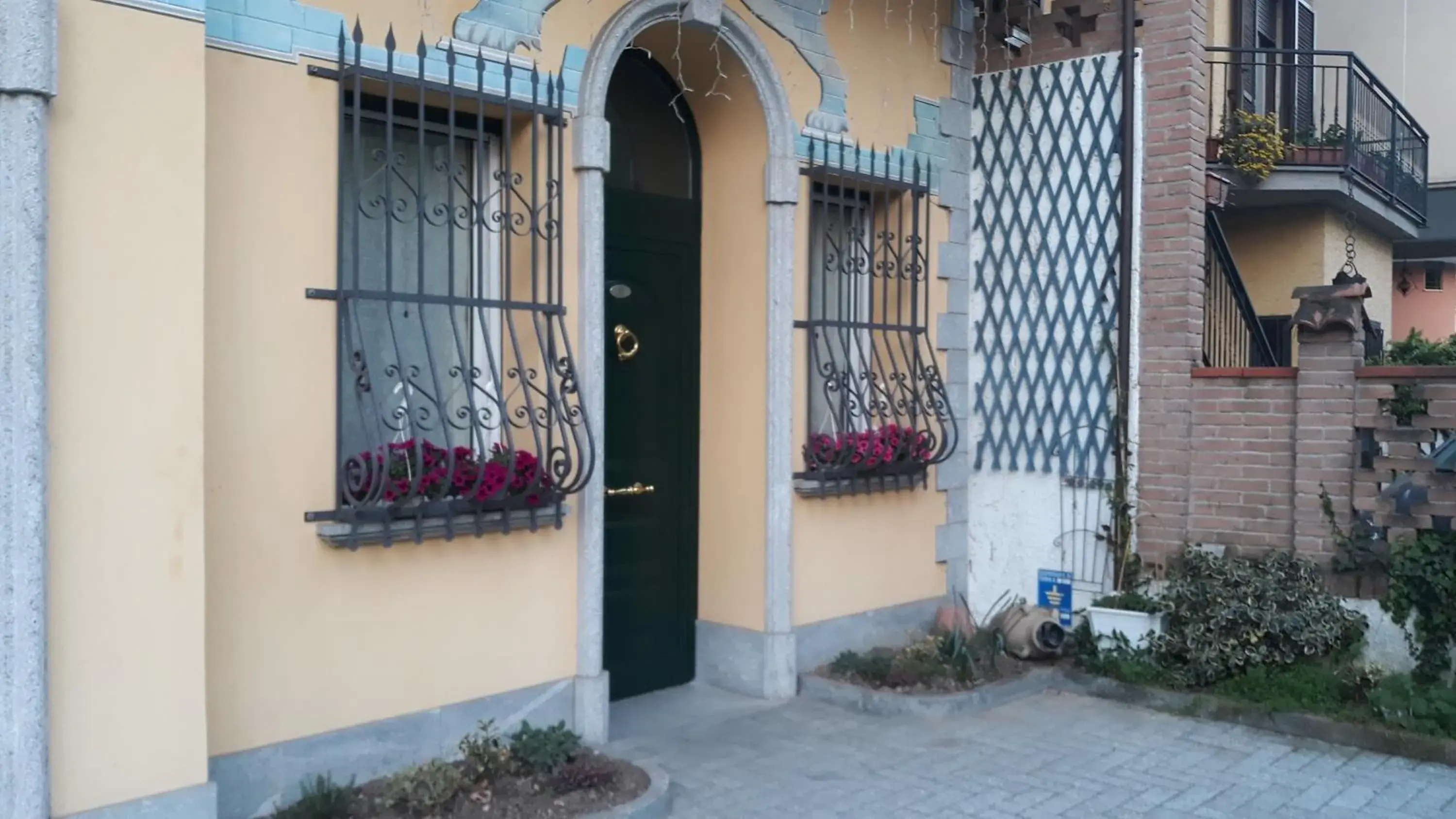 Borromeo Residenze Service s.a.s Borromeo Residenze Service s.a.s