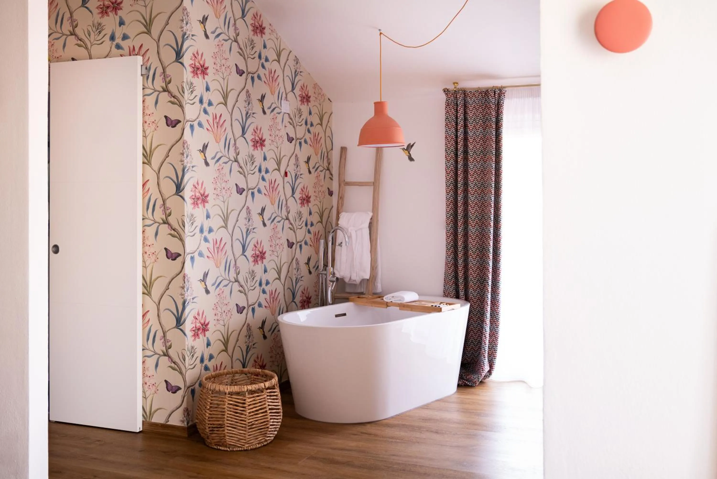 Bath in Hotel Villa Edera & La Torretta