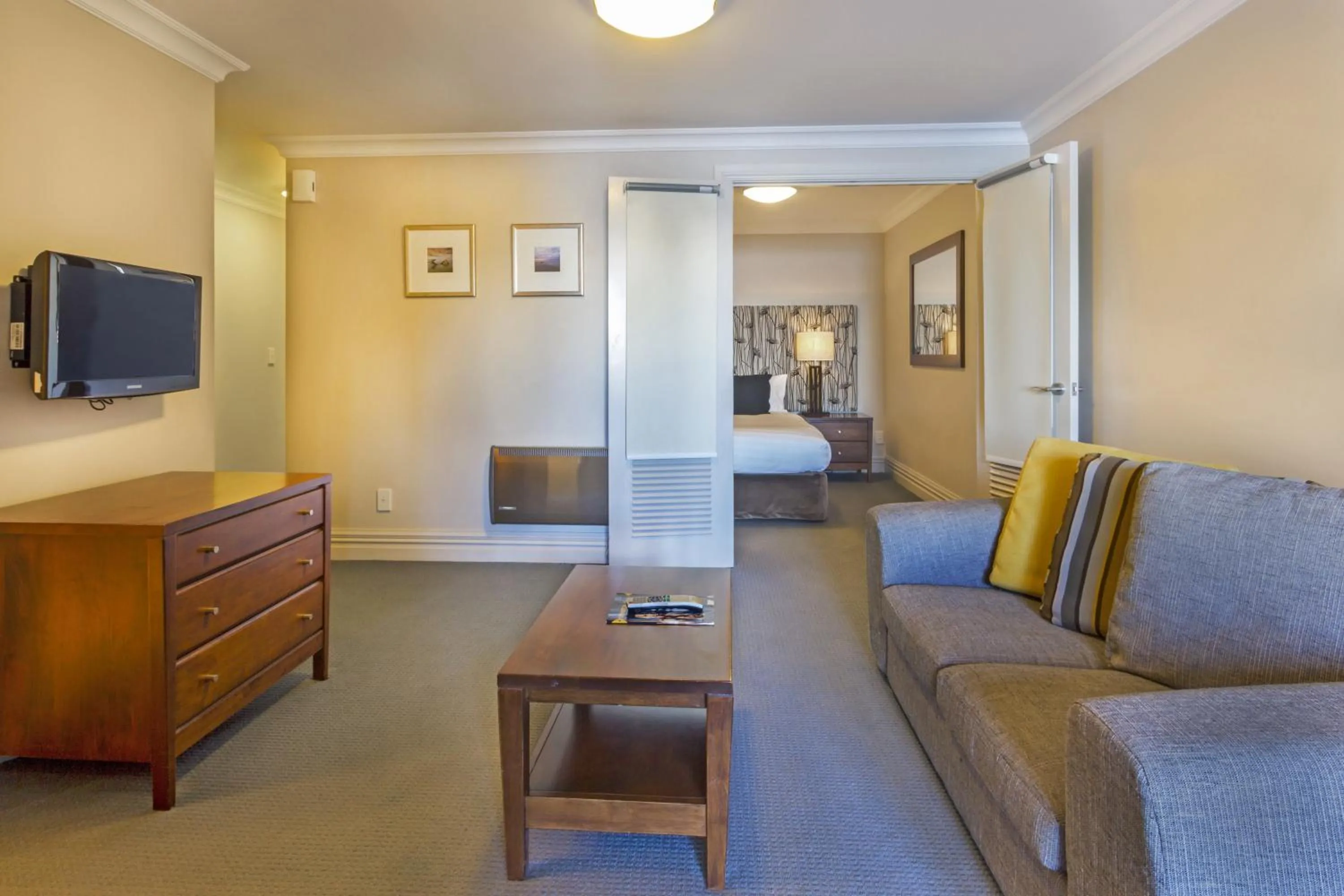 Living room, Bed in Peppers Beacon