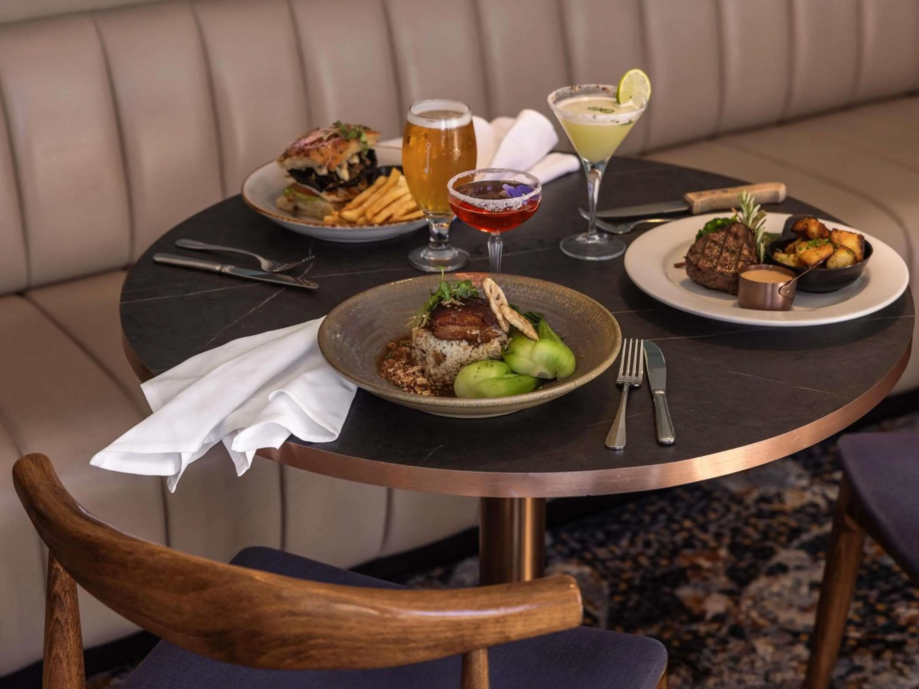 Restaurant/places to eat in Peppers Clearwater Resort