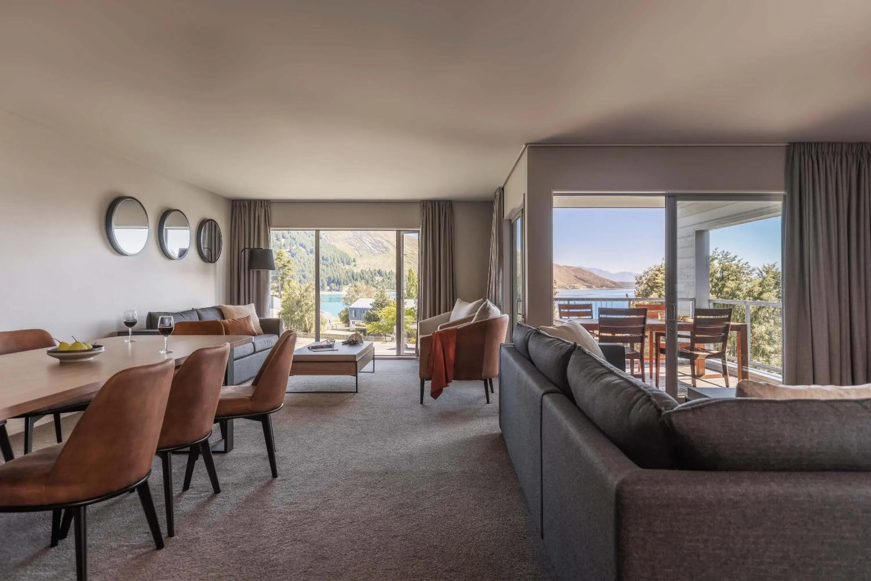 Two-Bedroom Suite with Lake View in Peppers Bluewater Resort Two-Bedroom Suite with Lake View in Peppers Bluewater Resort