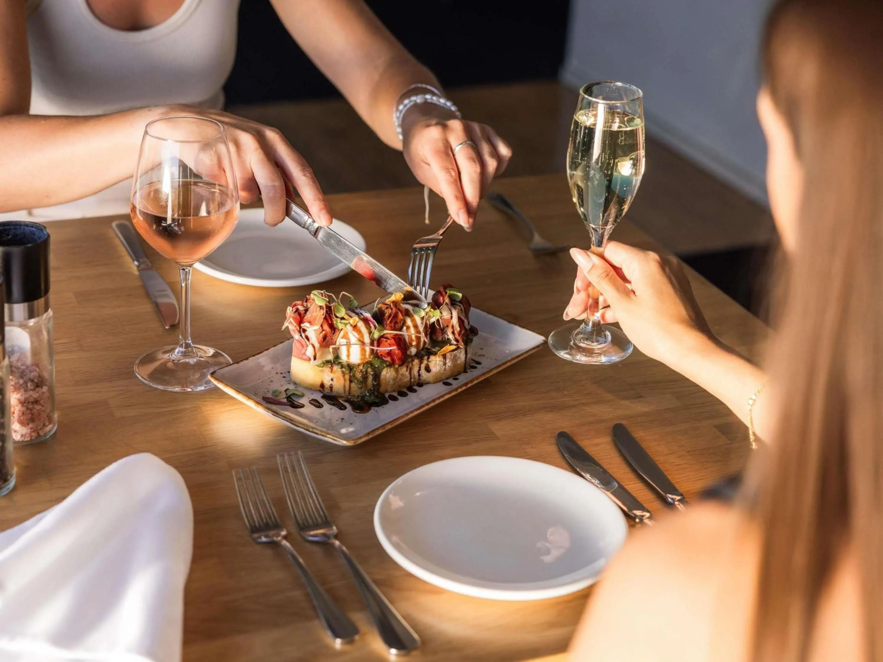 Restaurant/places to eat in Peppers Bluewater Resort