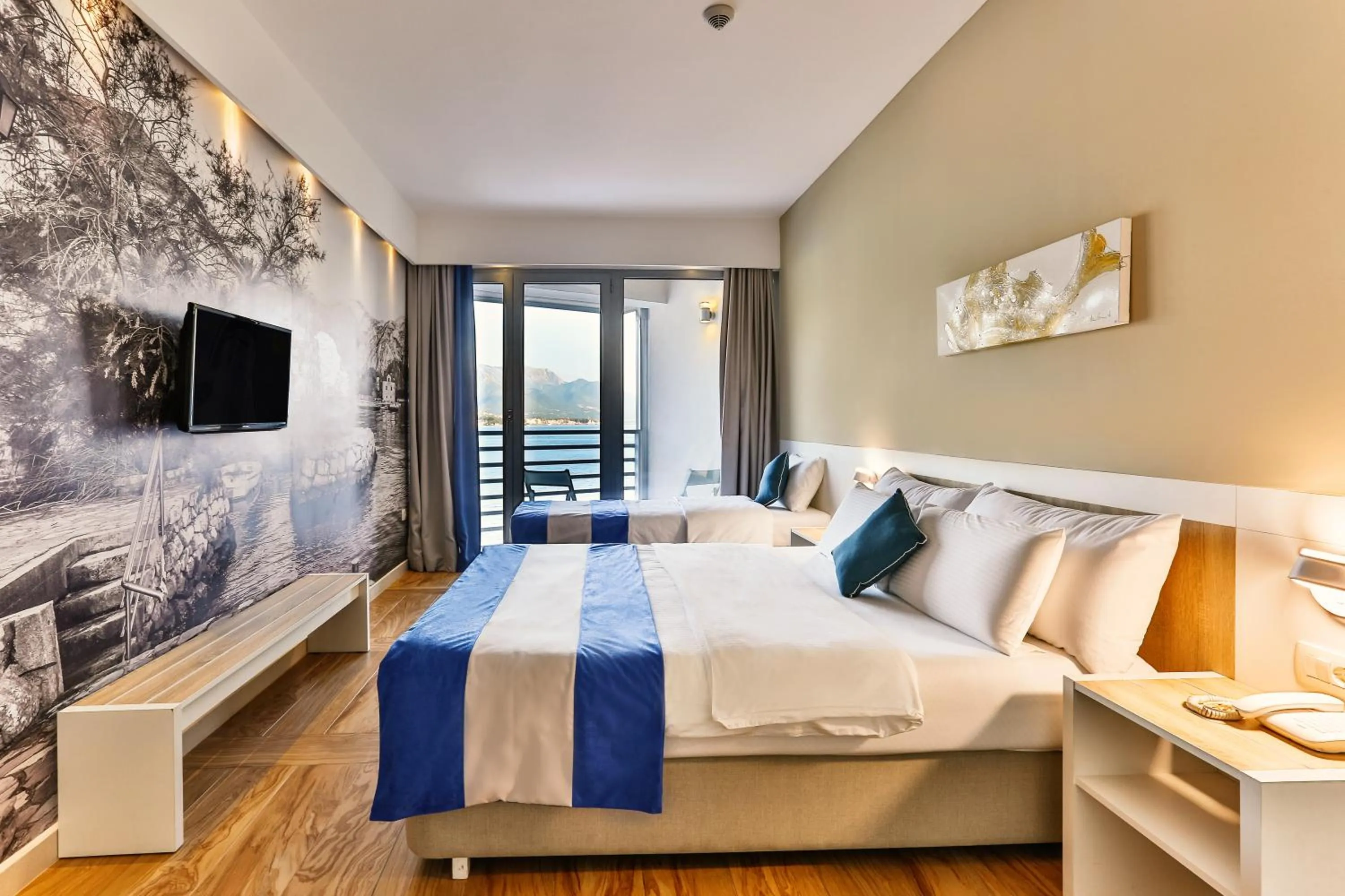 Bathroom, Bed in Carine Hotel Delfin