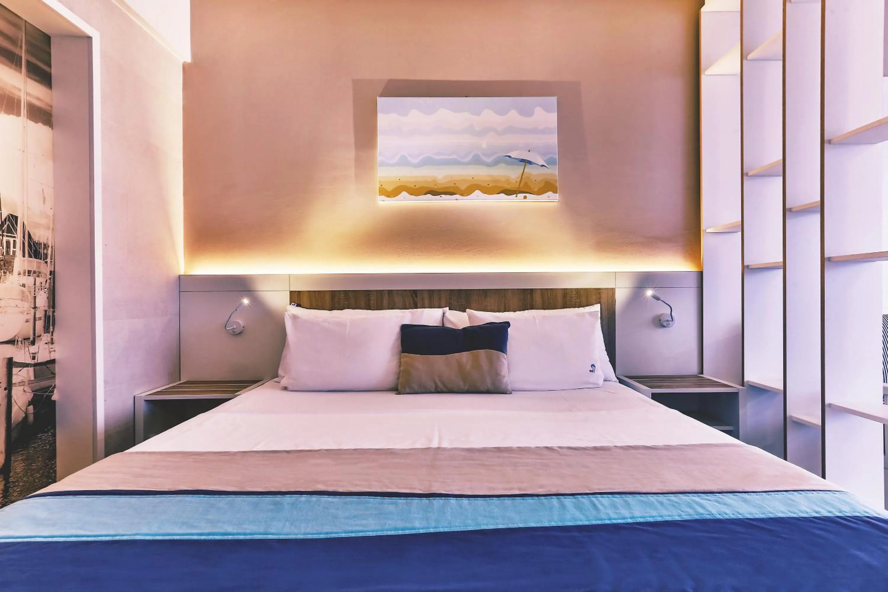 Bedroom, Bed in Carine Hotel Delfin