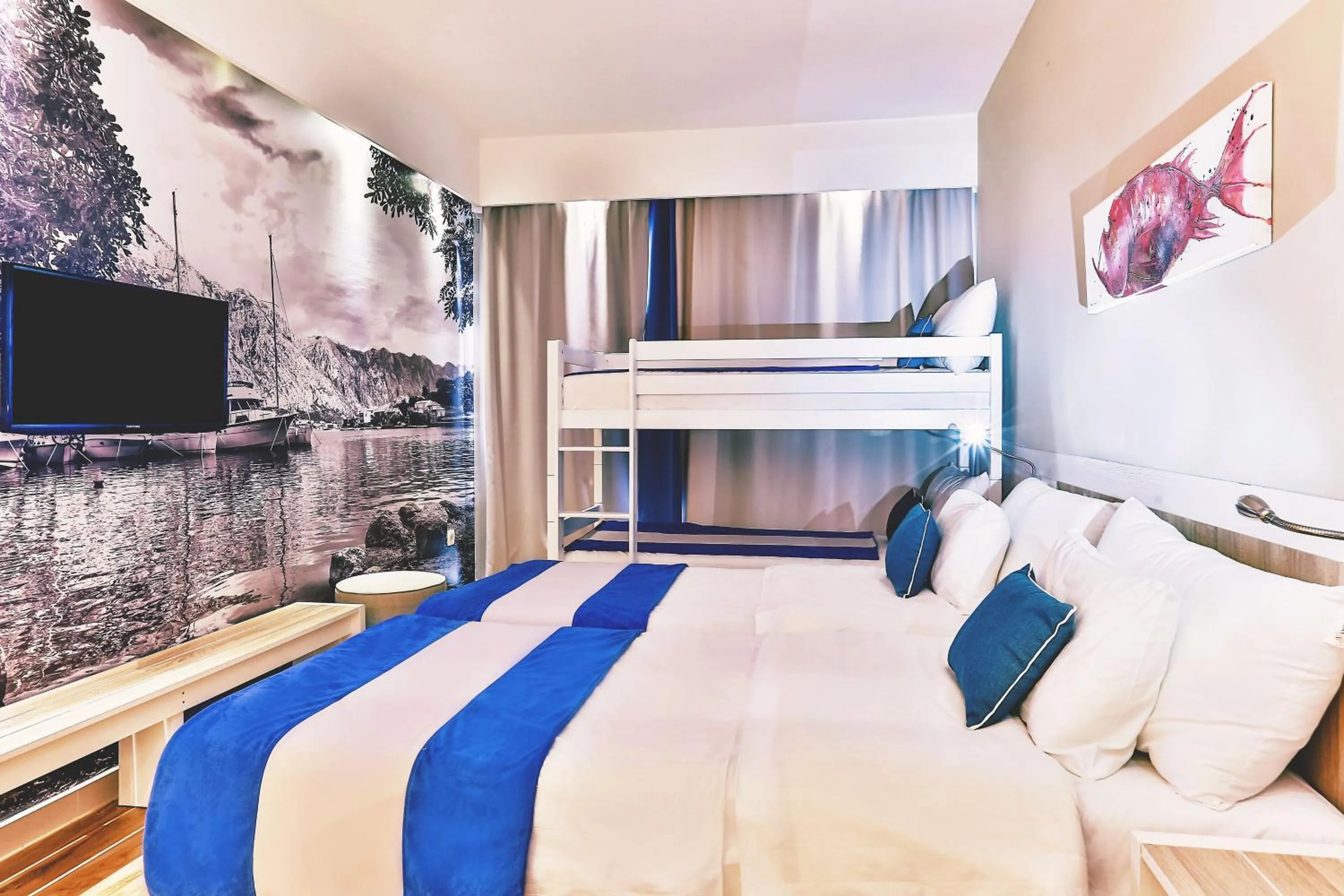 Bedroom, Bed in Carine Hotel Delfin