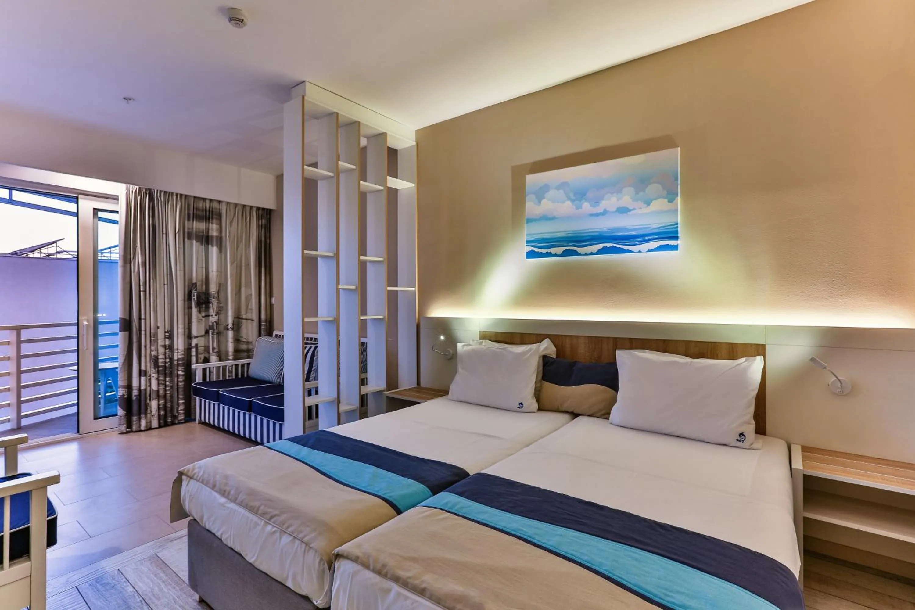 Bedroom, Bed in Carine Hotel Delfin