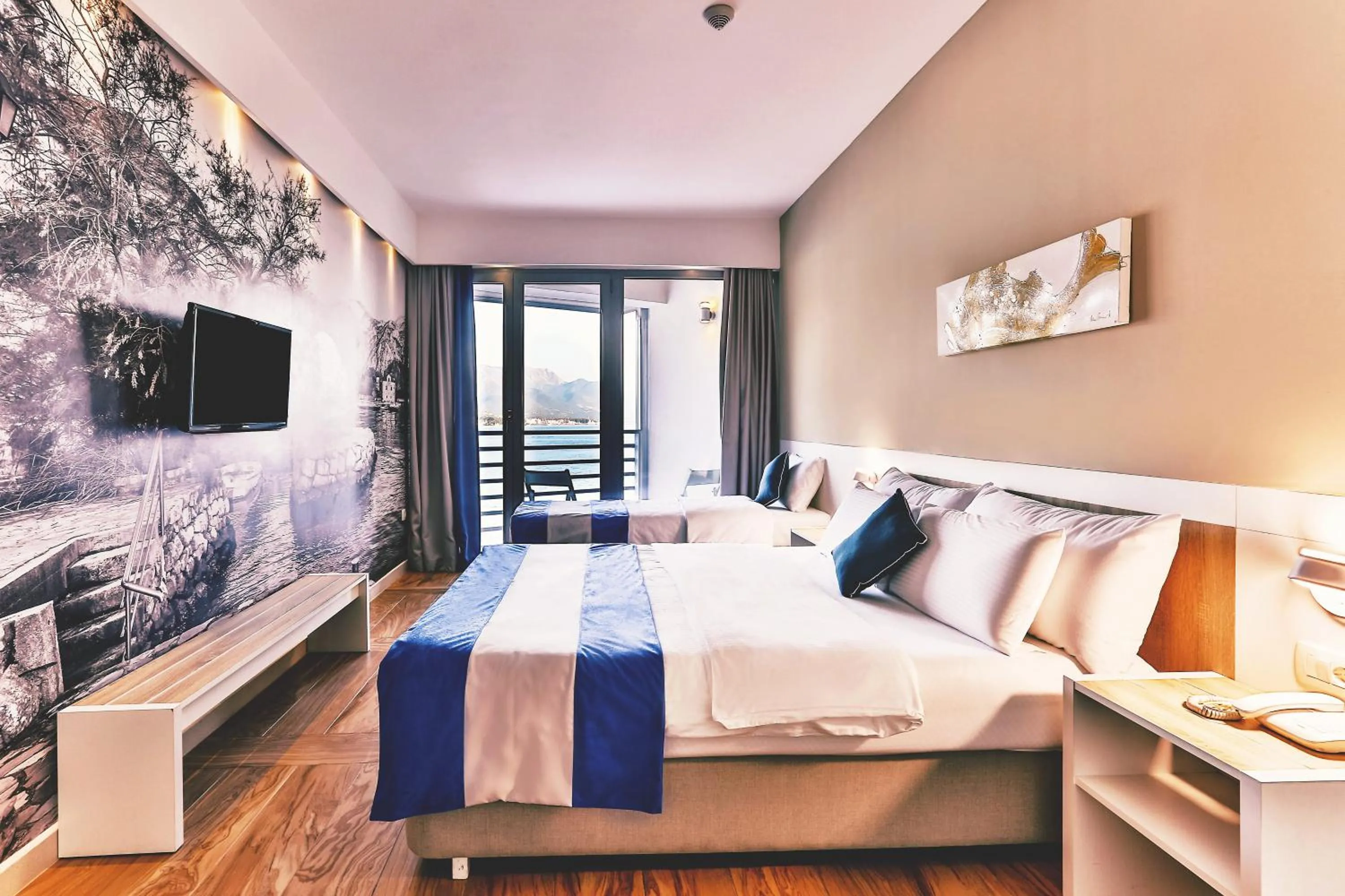 Bedroom, Bed in Carine Hotel Delfin