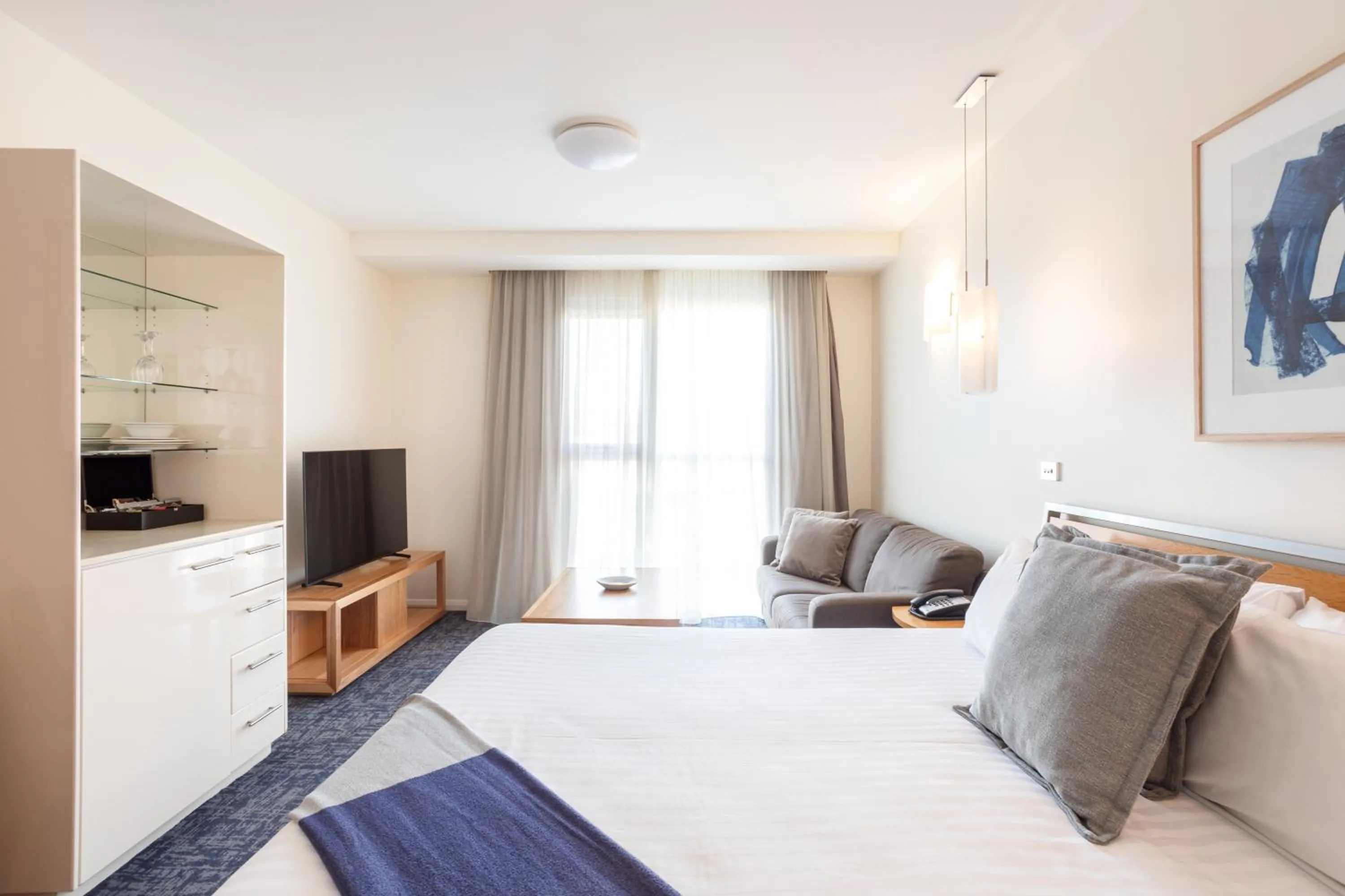 Photo of the whole room, Bed in Peppers Seaport Launceston