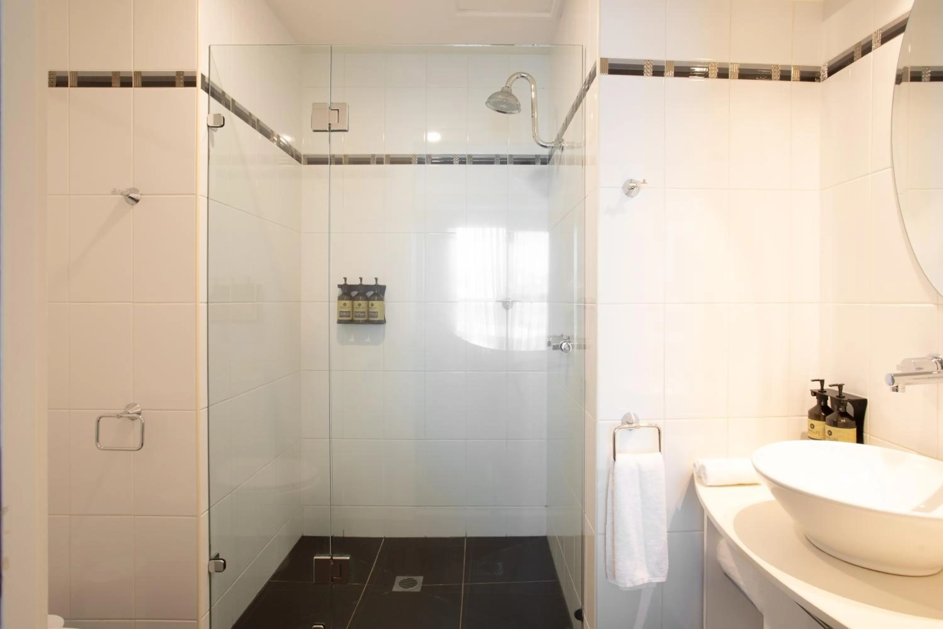 Bathroom in Peppers Seaport Launceston