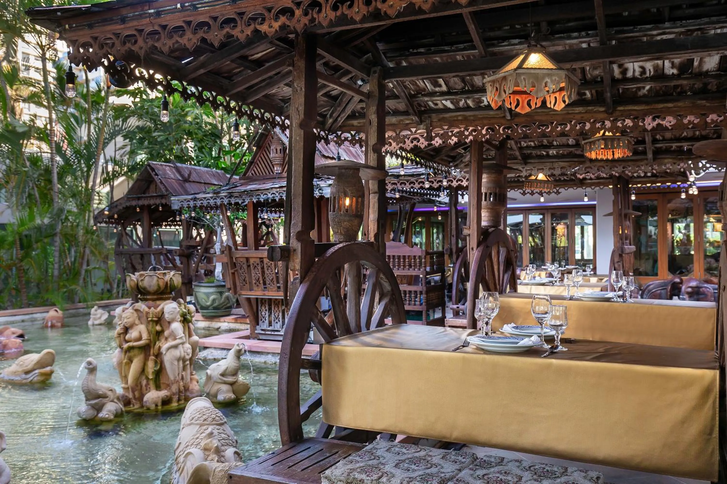 Restaurant/places to eat in Mantra Crown Towers