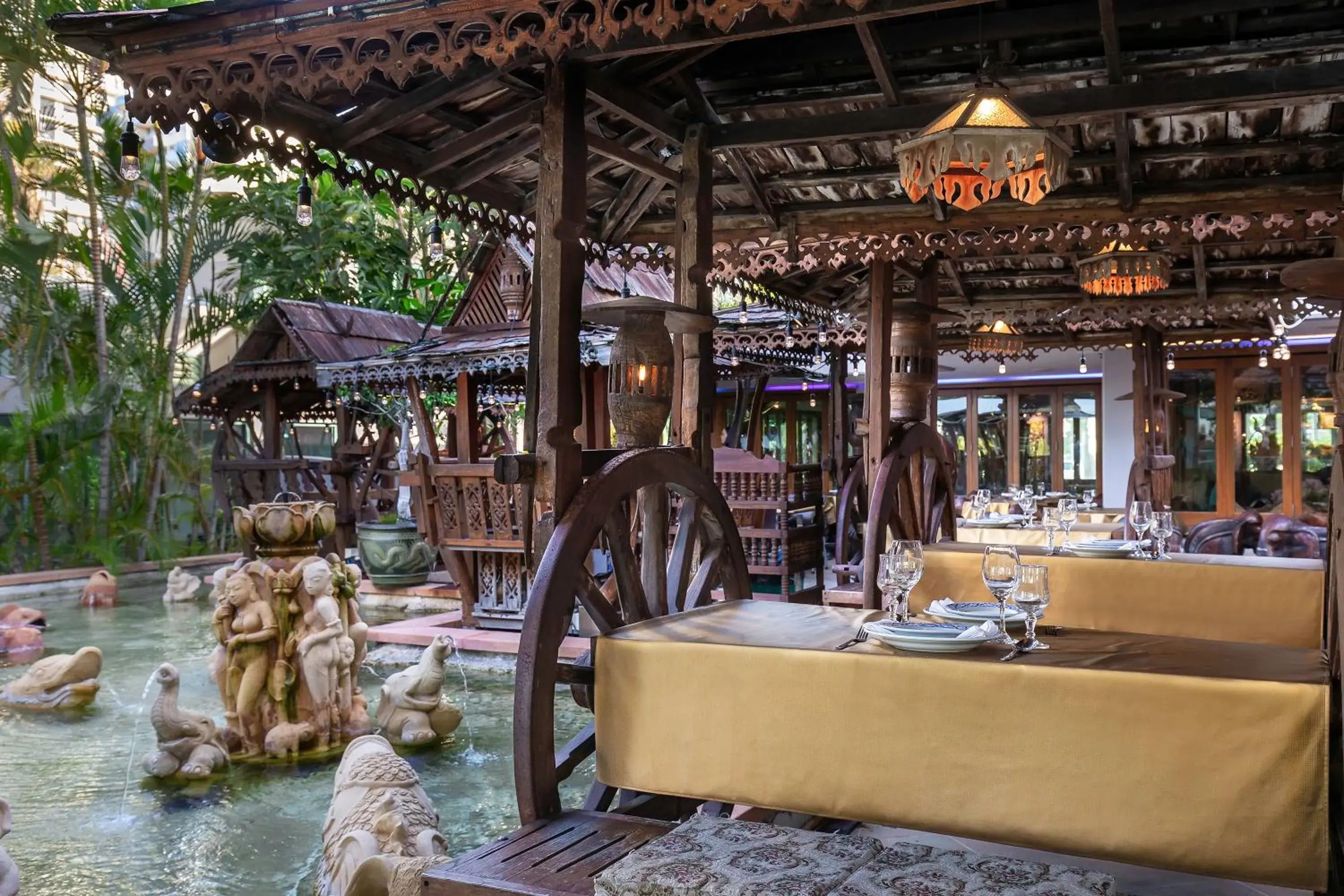 Restaurant/places to eat in Mantra Crown Towers Restaurant/places to eat in Mantra Crown Towers