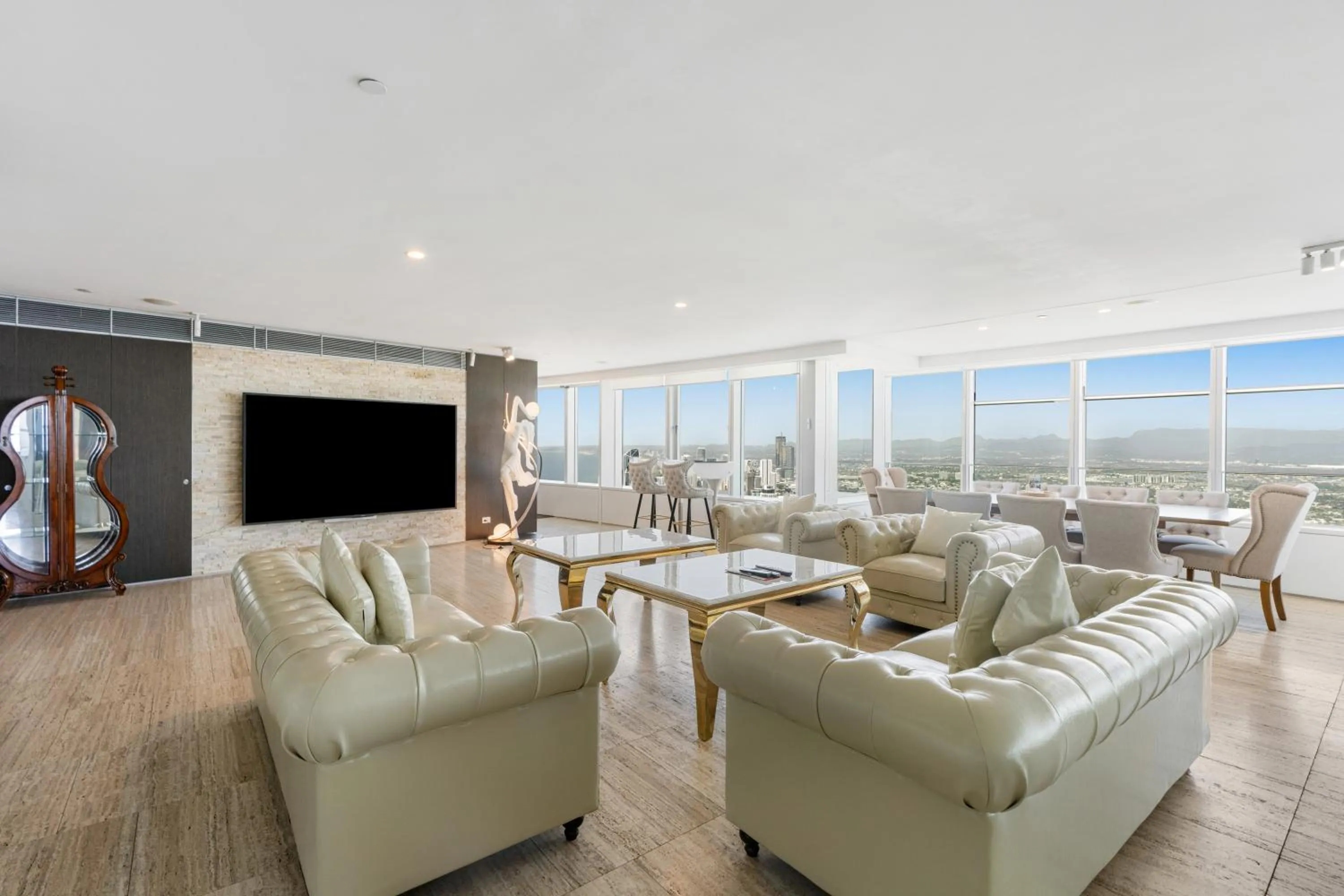 TV and multimedia in Q1 Resort & Spa - Official