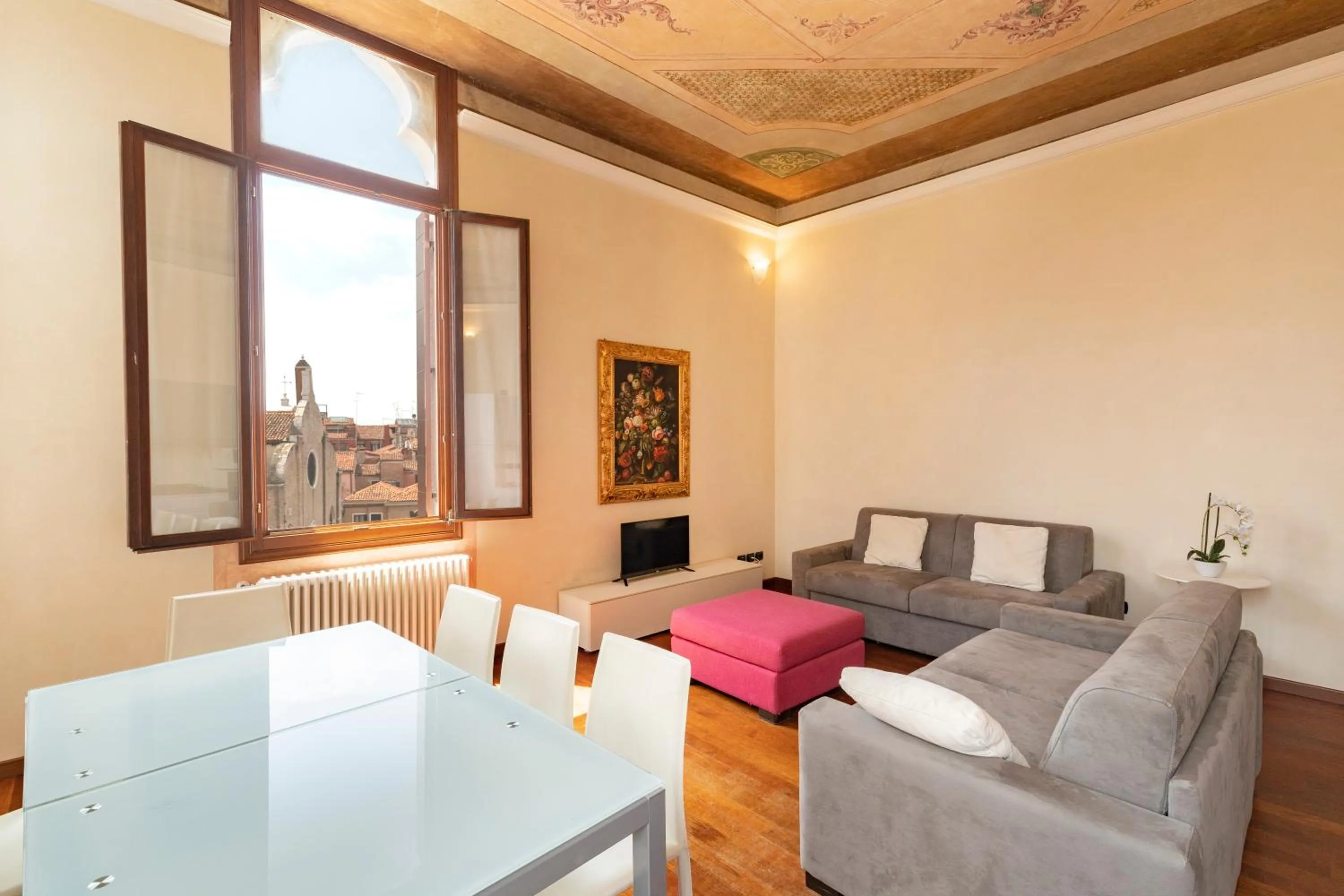 Living room in Doge Morosini Palace by Wonderful Italy