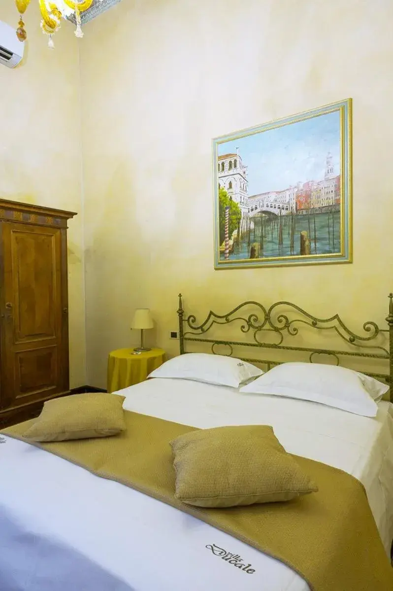 Double Room in Villa Ducale Hotel & Ristorante Double Room in Villa Ducale Hotel & Ristorante