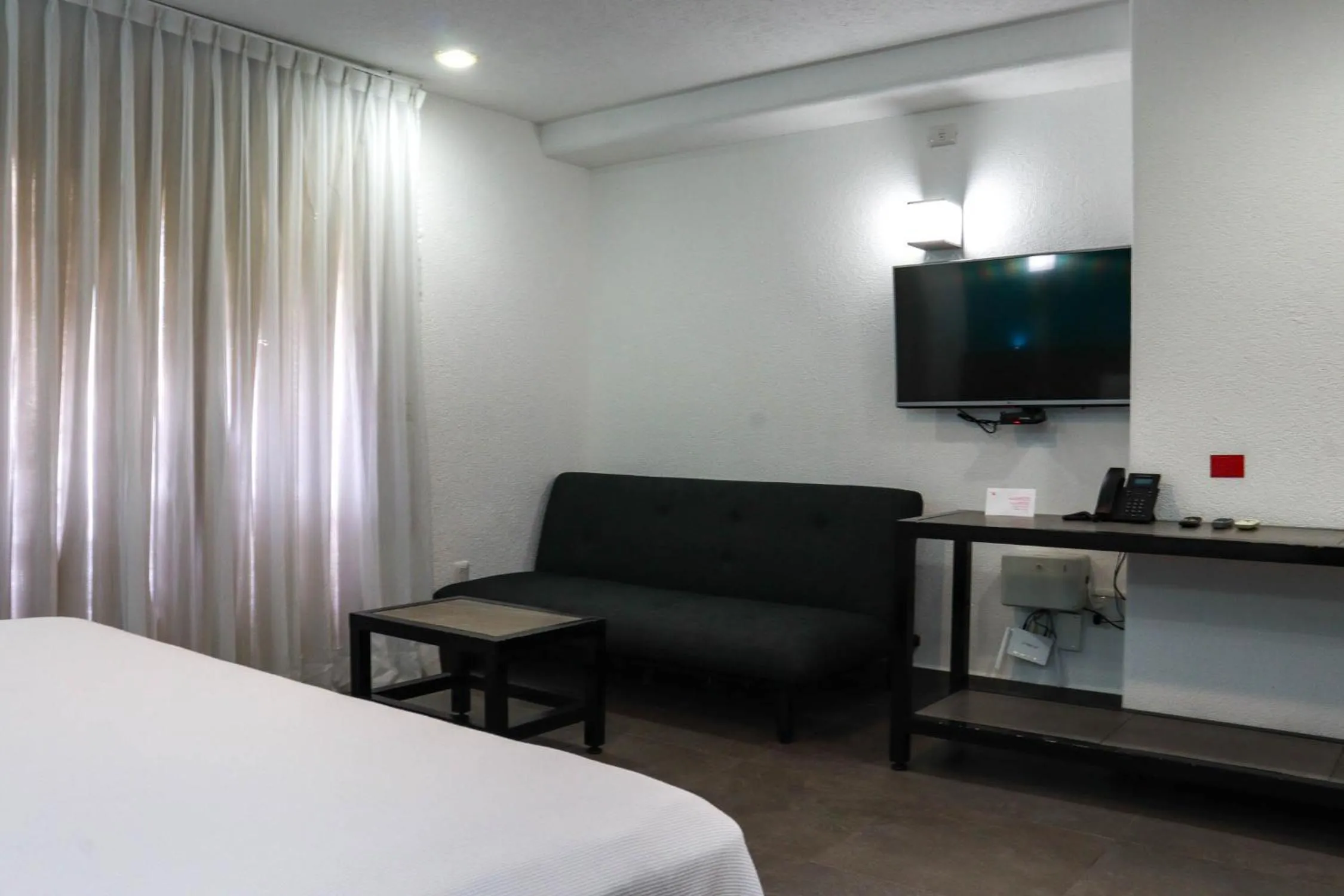 Photo of the whole room, Bed in Hotel MX portal maya