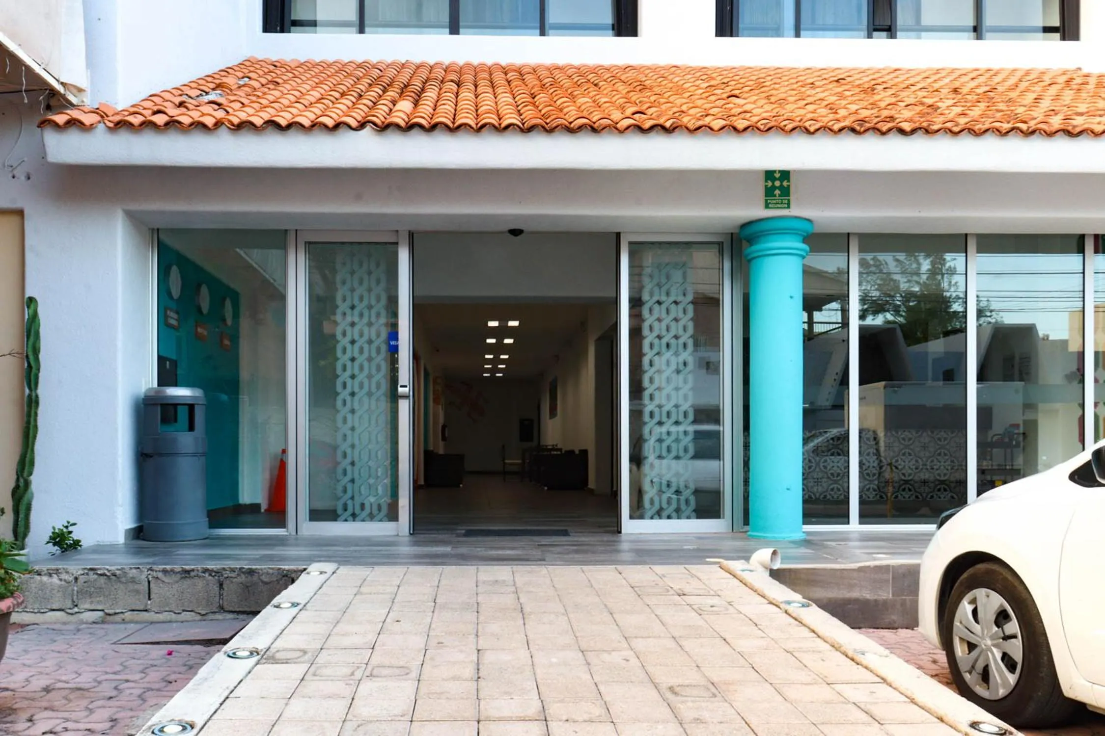 Facade/entrance in Hotel MX portal maya