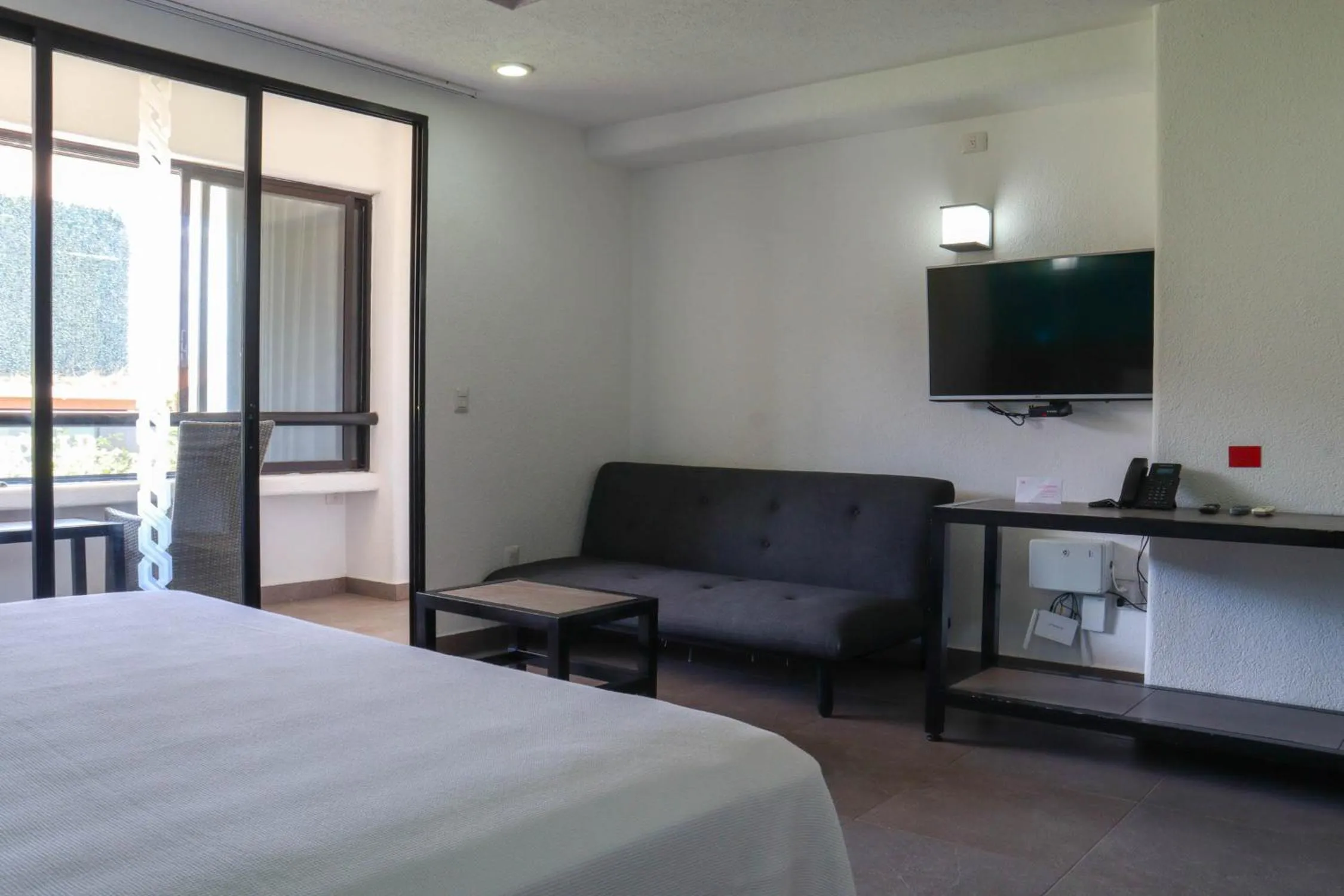 Photo of the whole room, Bed in Hotel MX portal maya