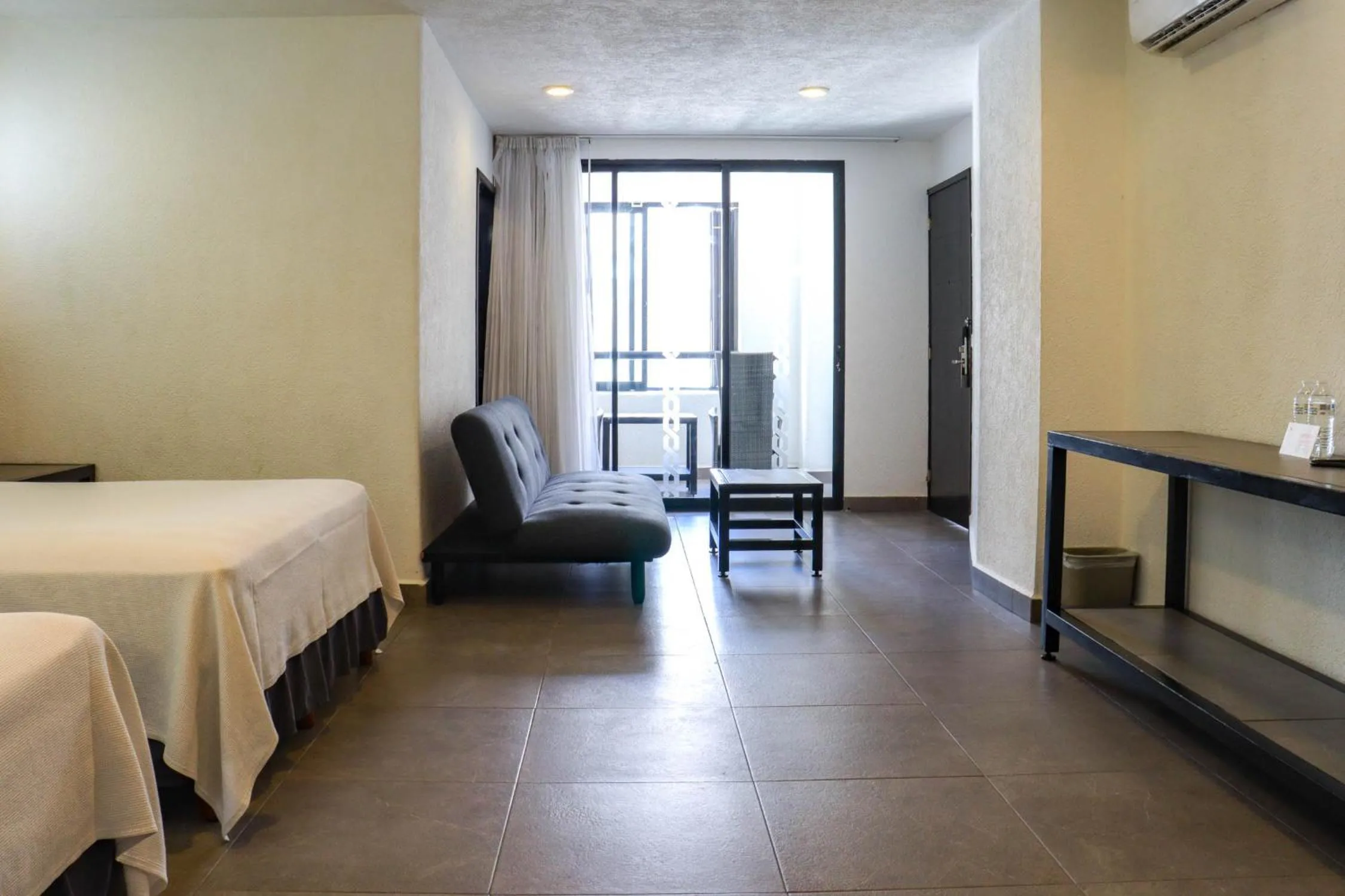 Seating area, Bed in Hotel MX portal maya