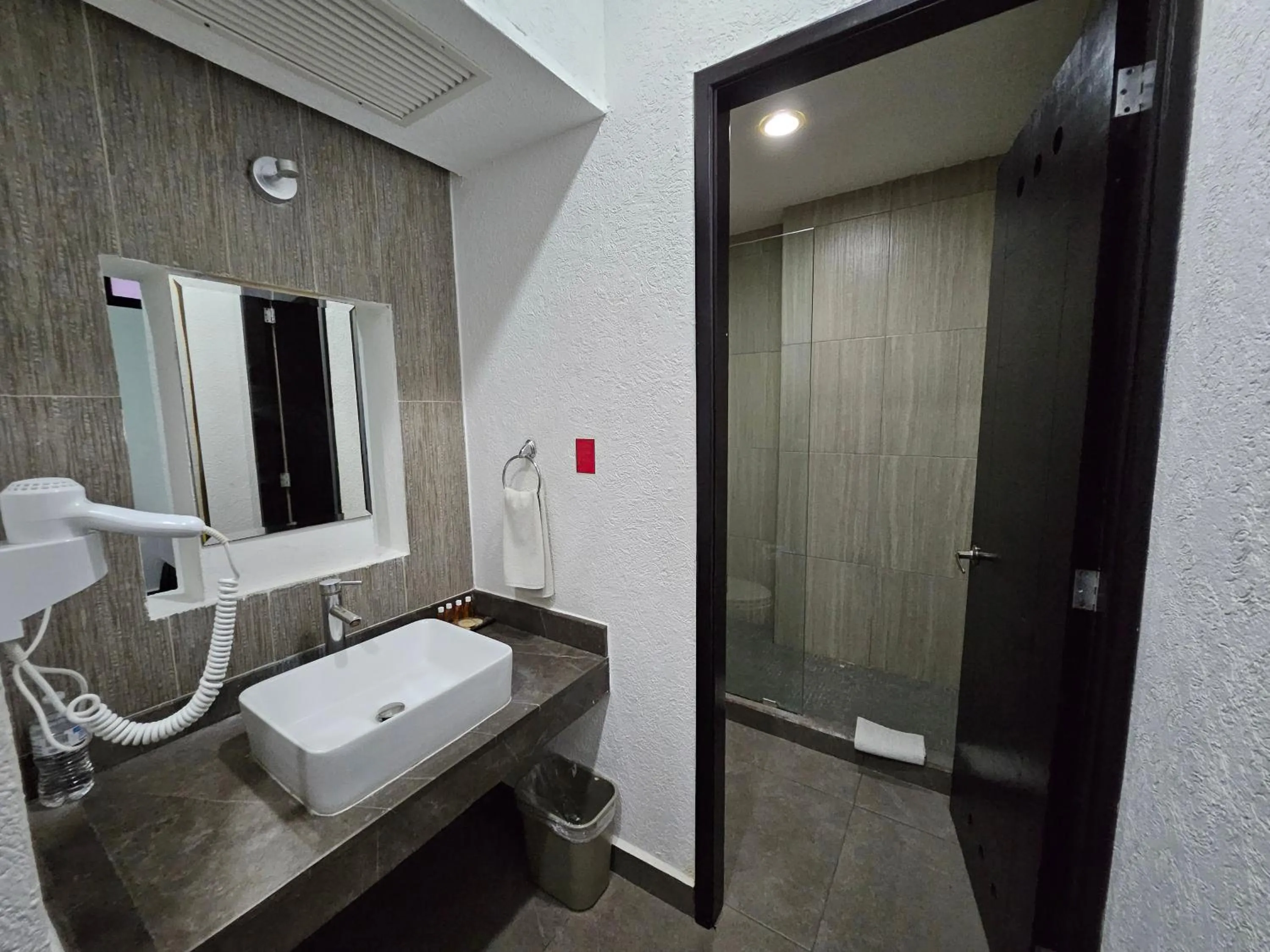 Bathroom in Hotel MX portal maya