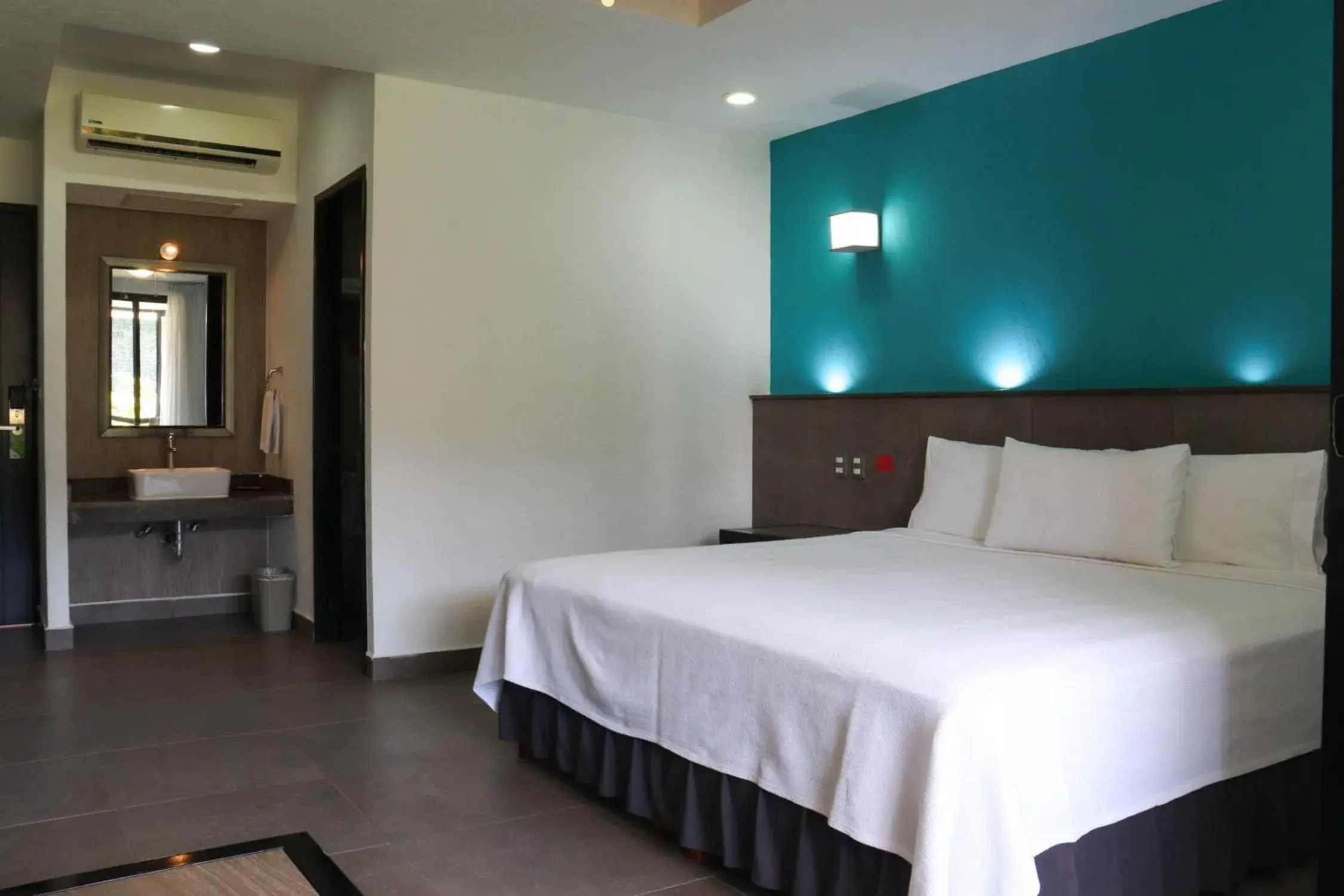 Photo of the whole room, Bed in Hotel MX portal maya Photo of the whole room, Bed in Hotel MX portal maya