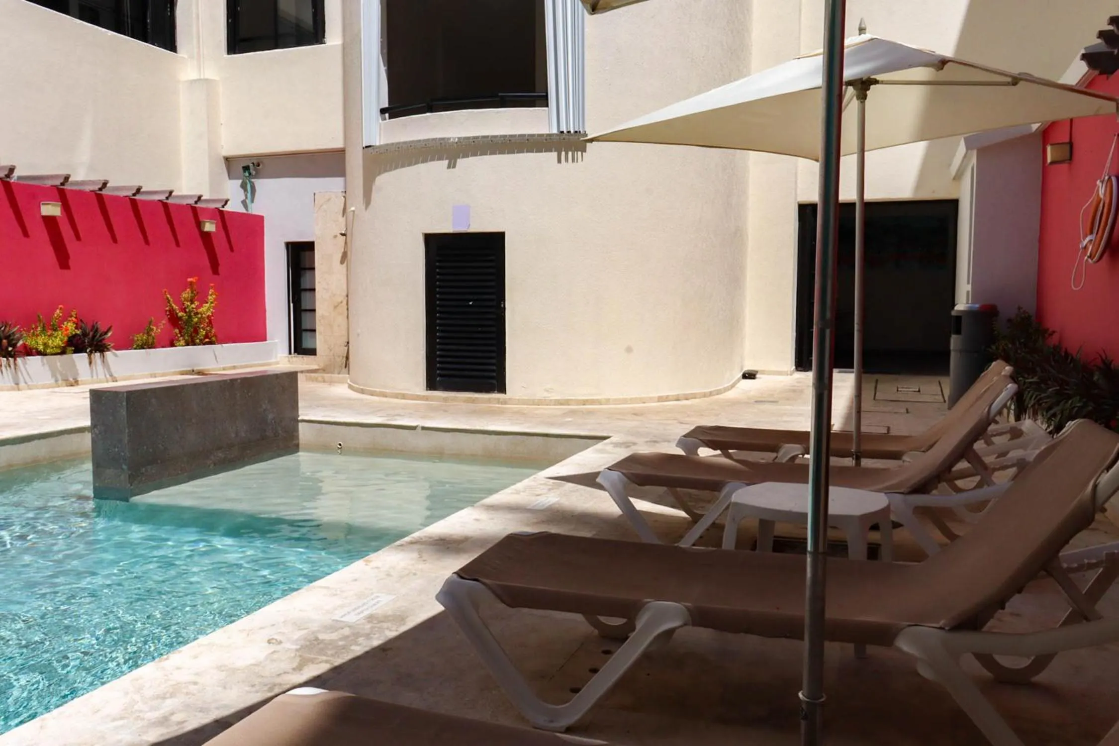 Swimming pool in Hotel MX portal maya