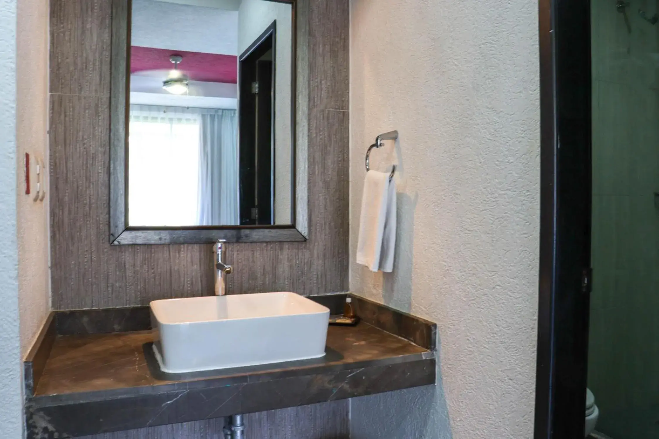 Bathroom in Hotel MX portal maya Bathroom in Hotel MX portal maya