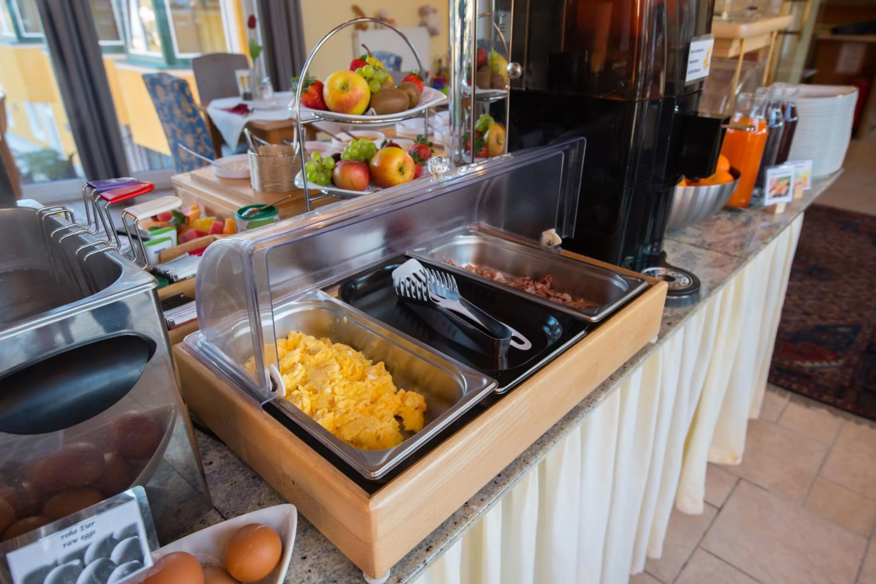 Buffet breakfast in Der Marienhof Hotel Garni