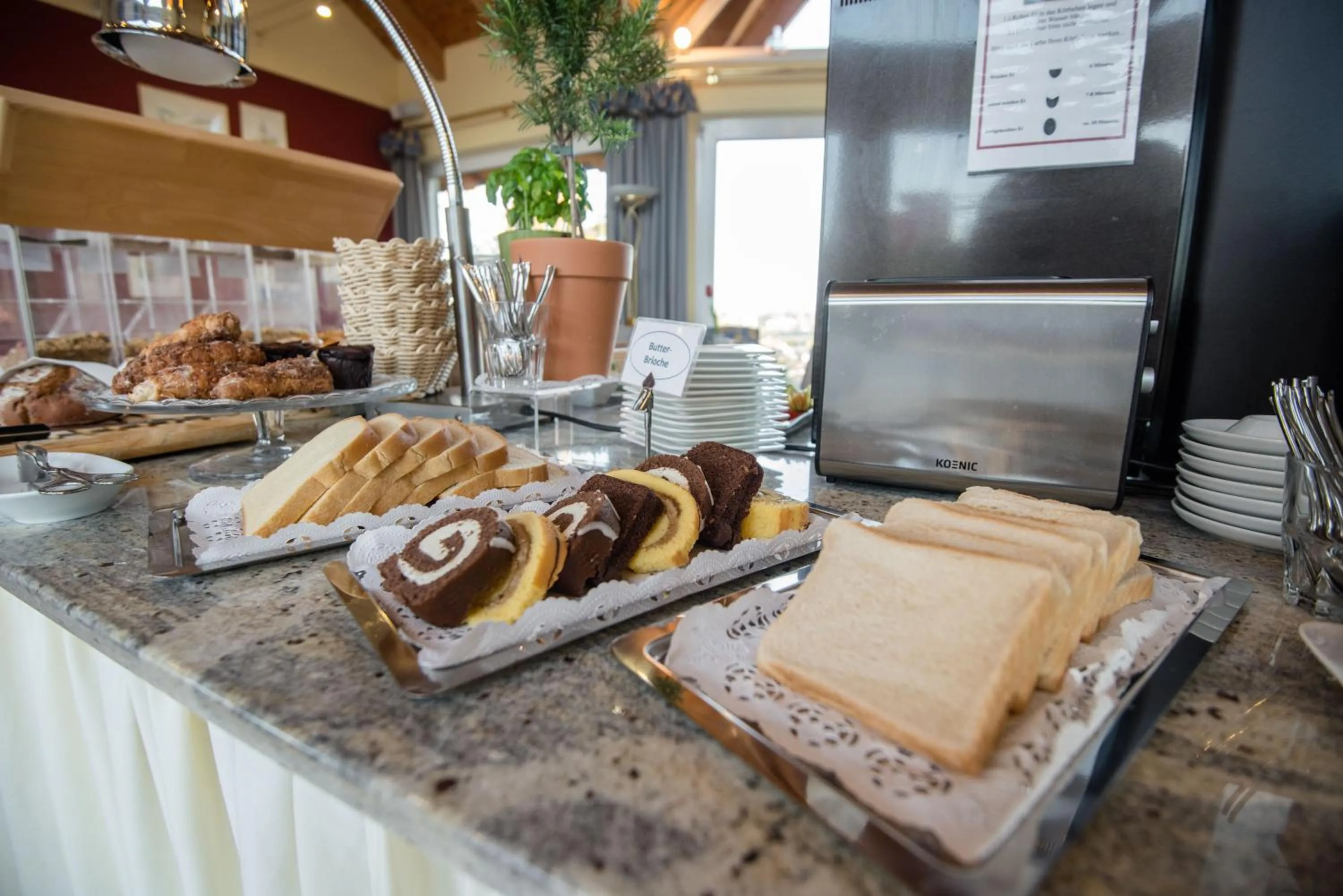 Buffet breakfast in Der Marienhof Hotel Garni