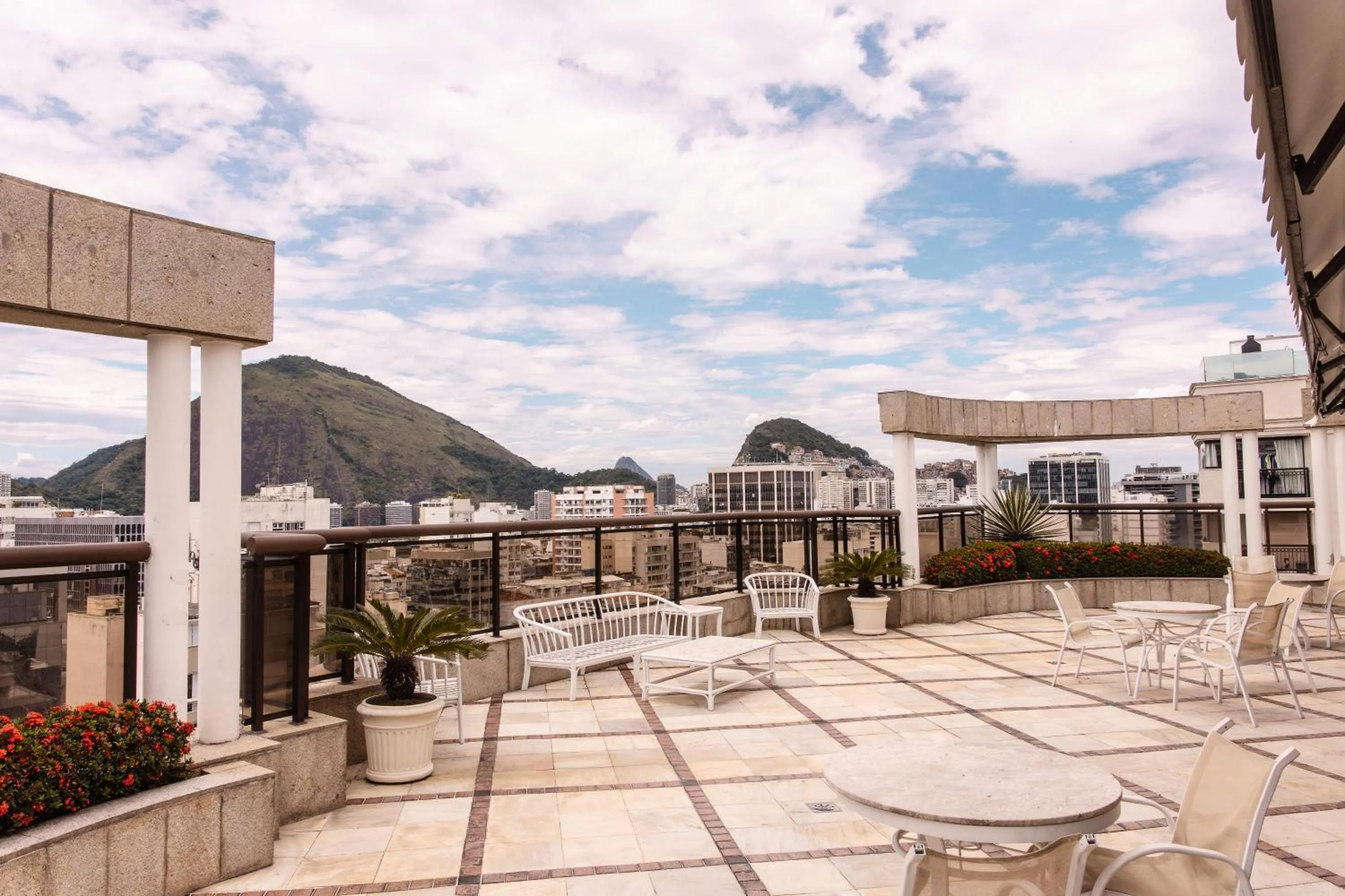 Lounge or bar in Ipanema Apart-hotel on the Beach