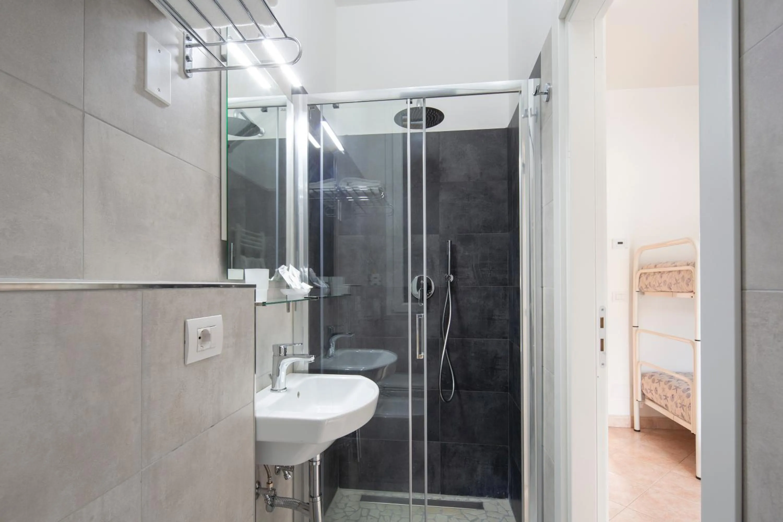 Shower in MARITTIMO Milano Marittima