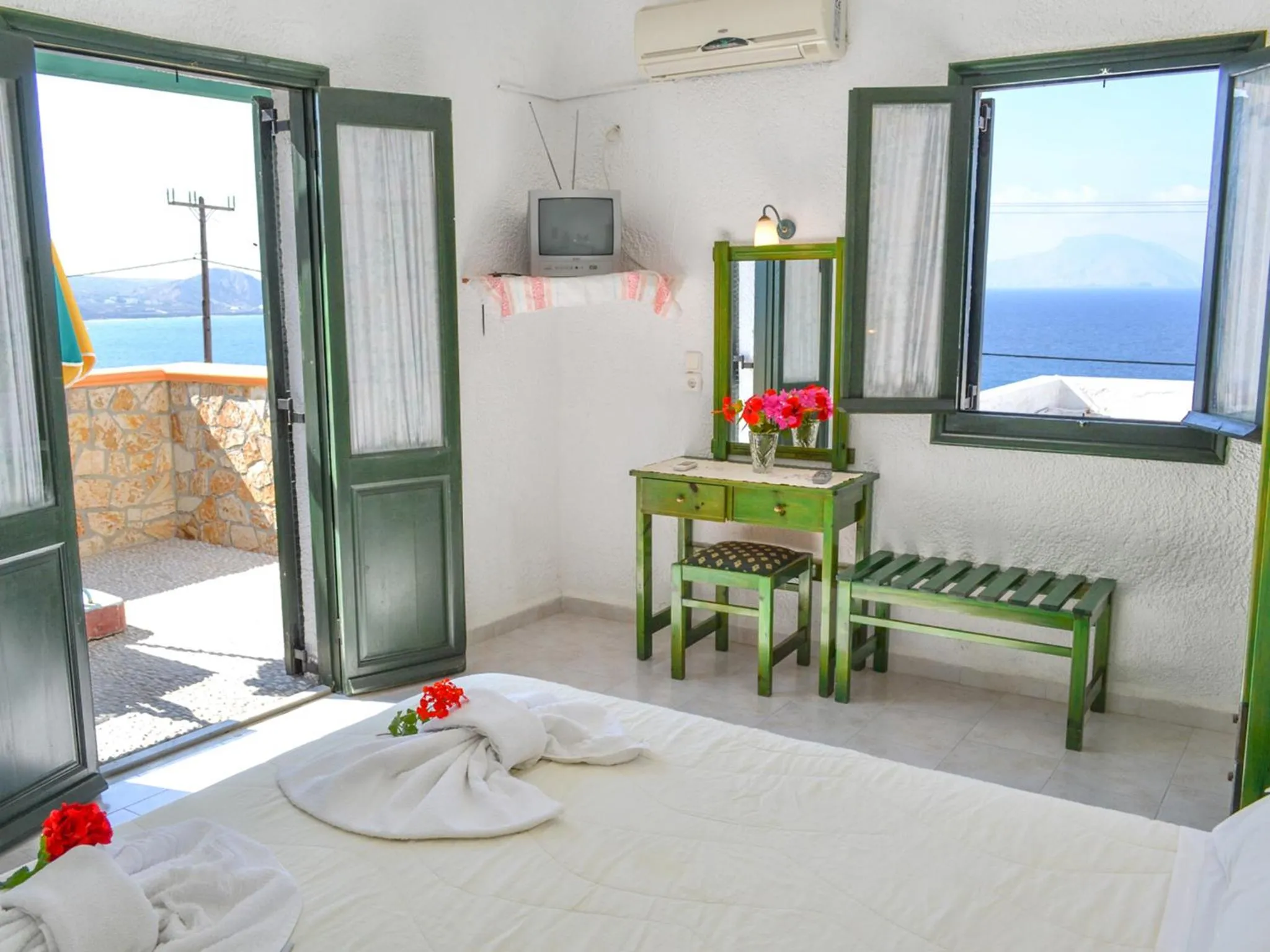 Patio, Bed in Hotel Finiki View