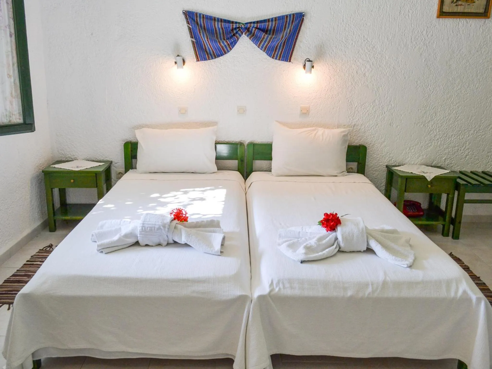 Photo of the whole room, Bed in Hotel Finiki View