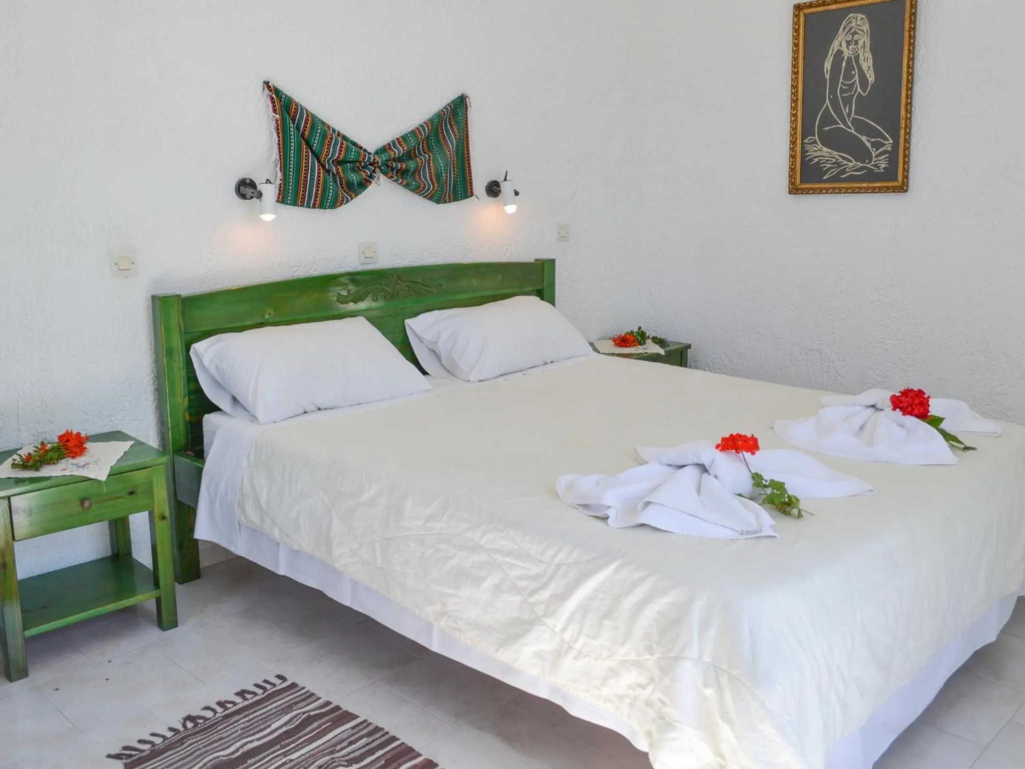 Photo of the whole room, Bed in Hotel Finiki View