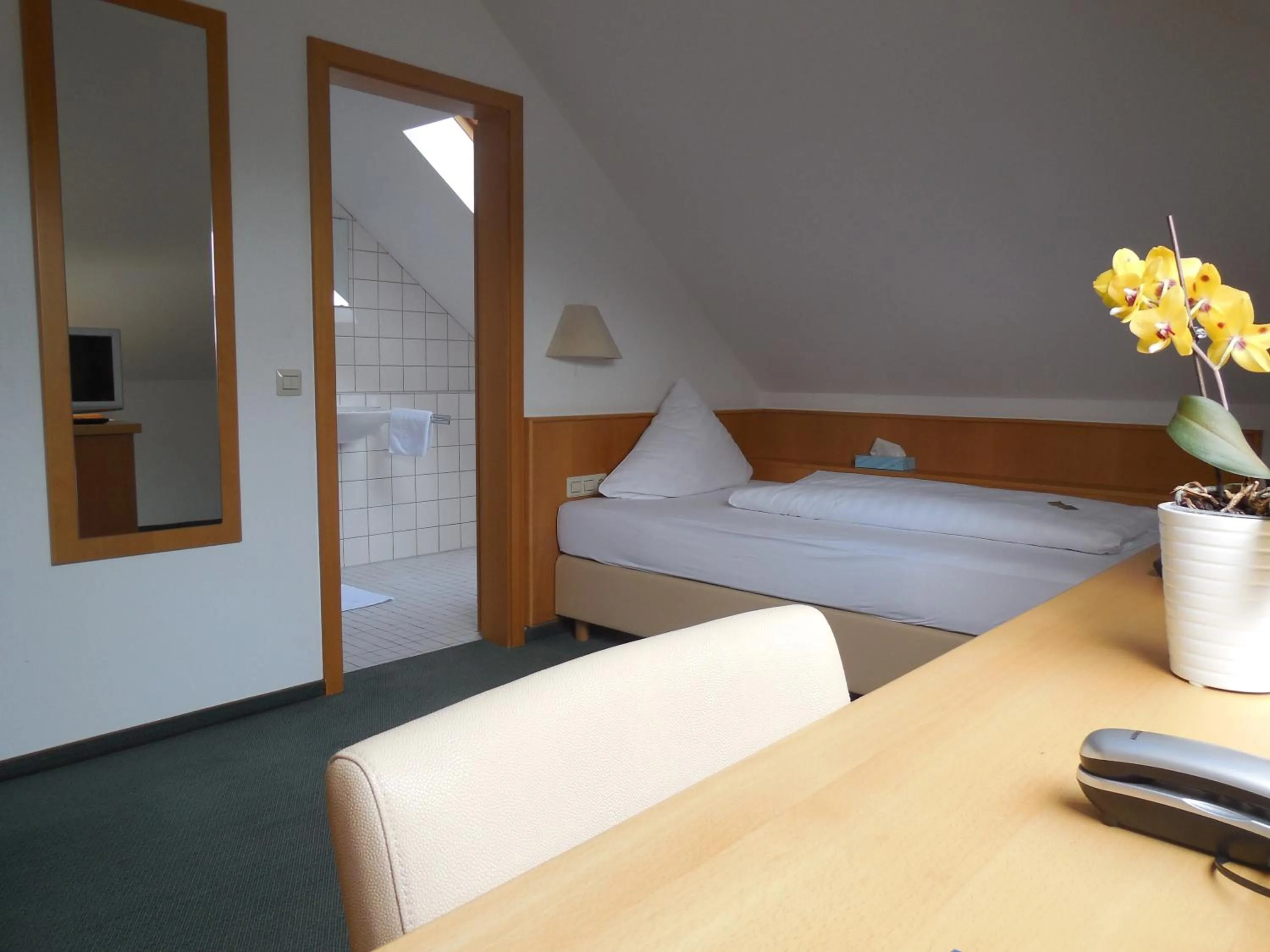 Photo of the whole room, Bed in Hotel Schober