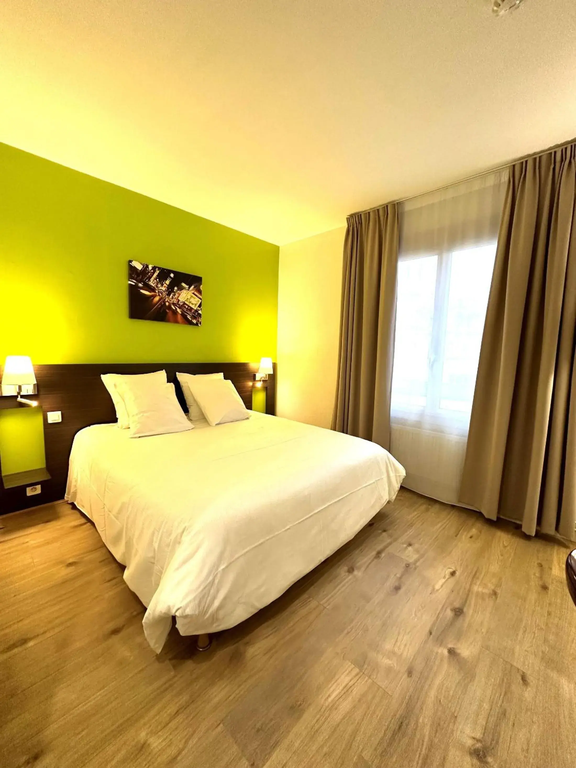 Photo of the whole room, Bed in Hôtel Le Cousture Photo of the whole room, Bed in Hôtel Le Cousture